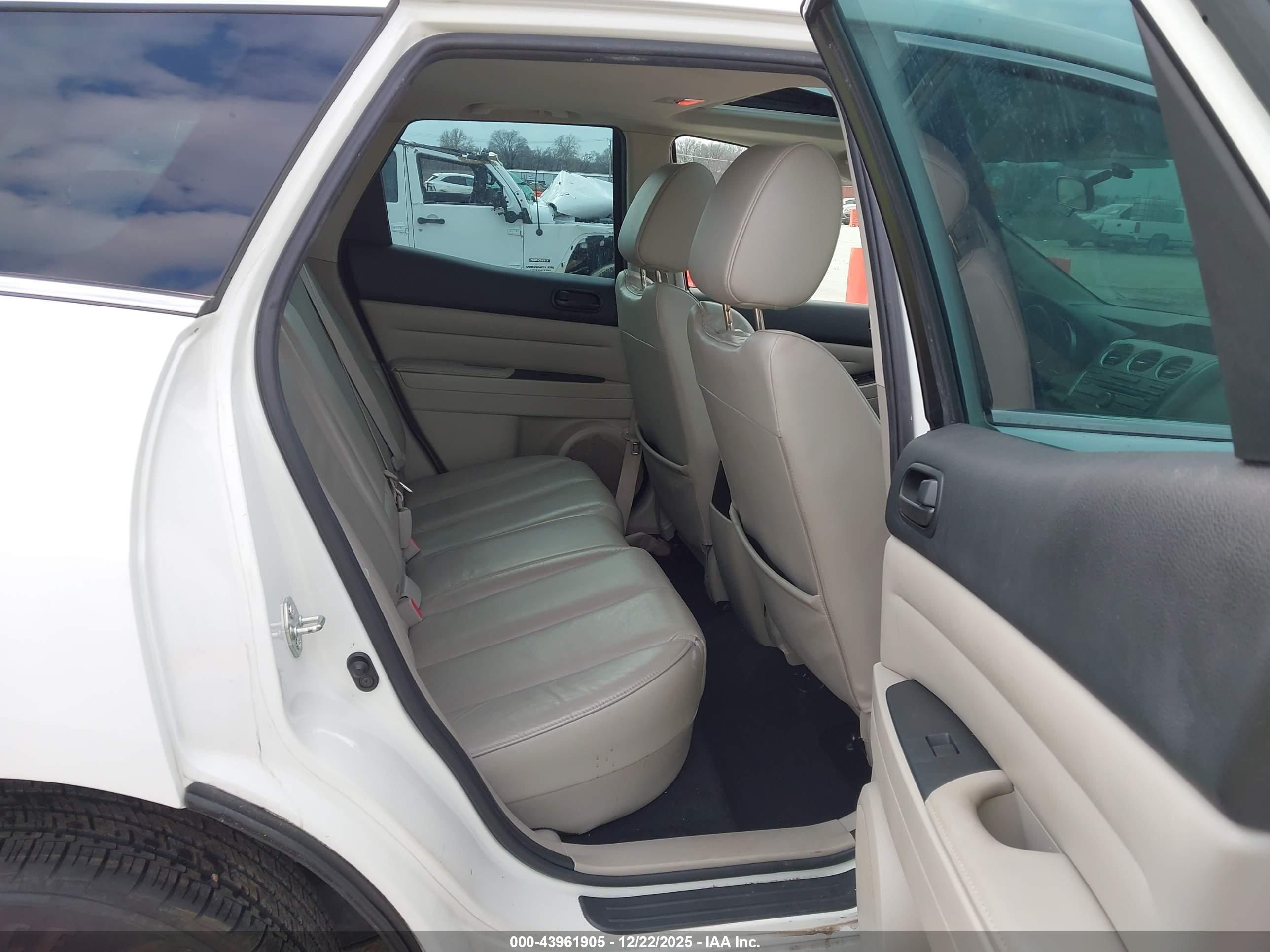 MAZDA CX-7 image 8