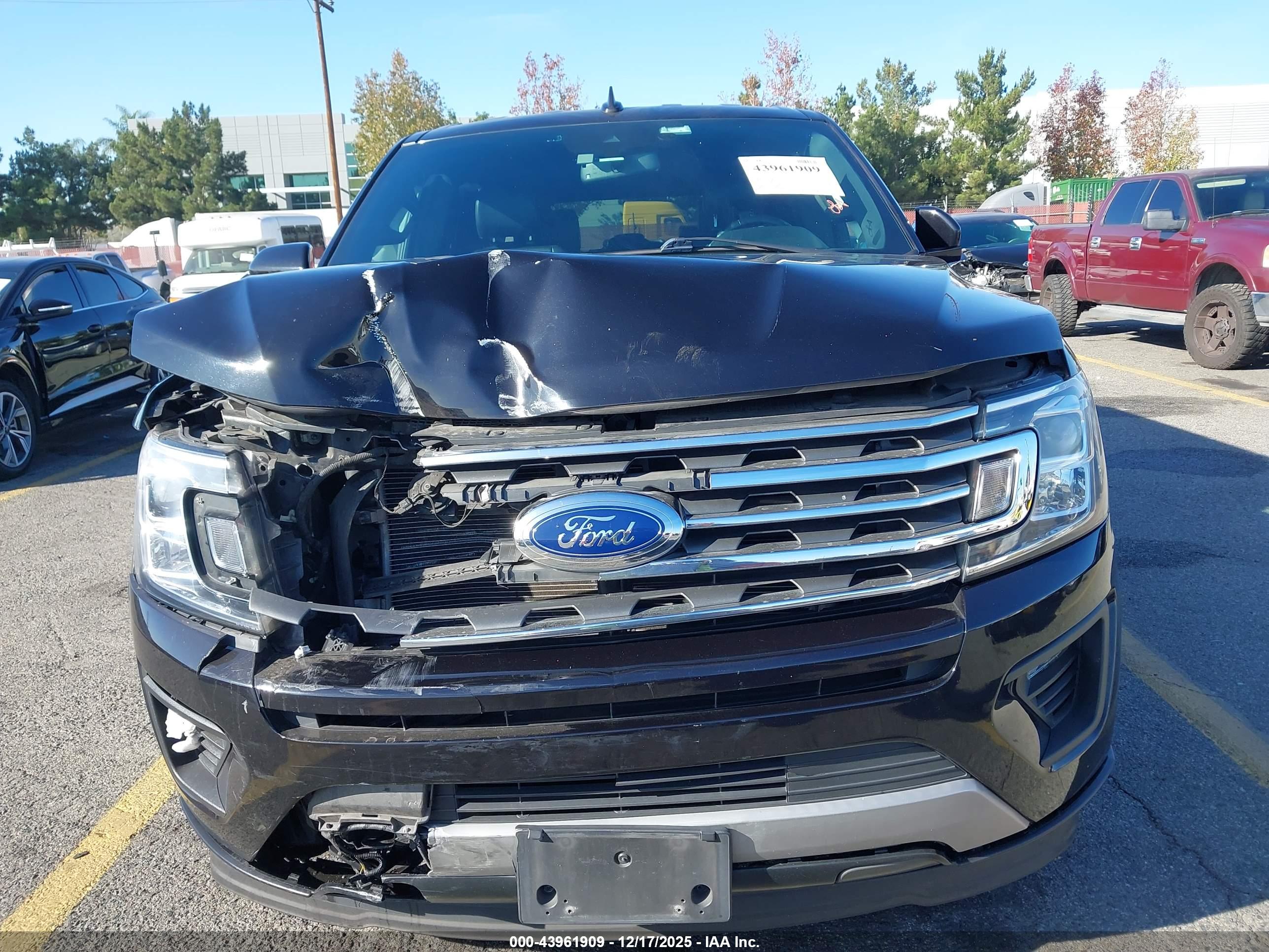 FORD EXPEDITION image 6