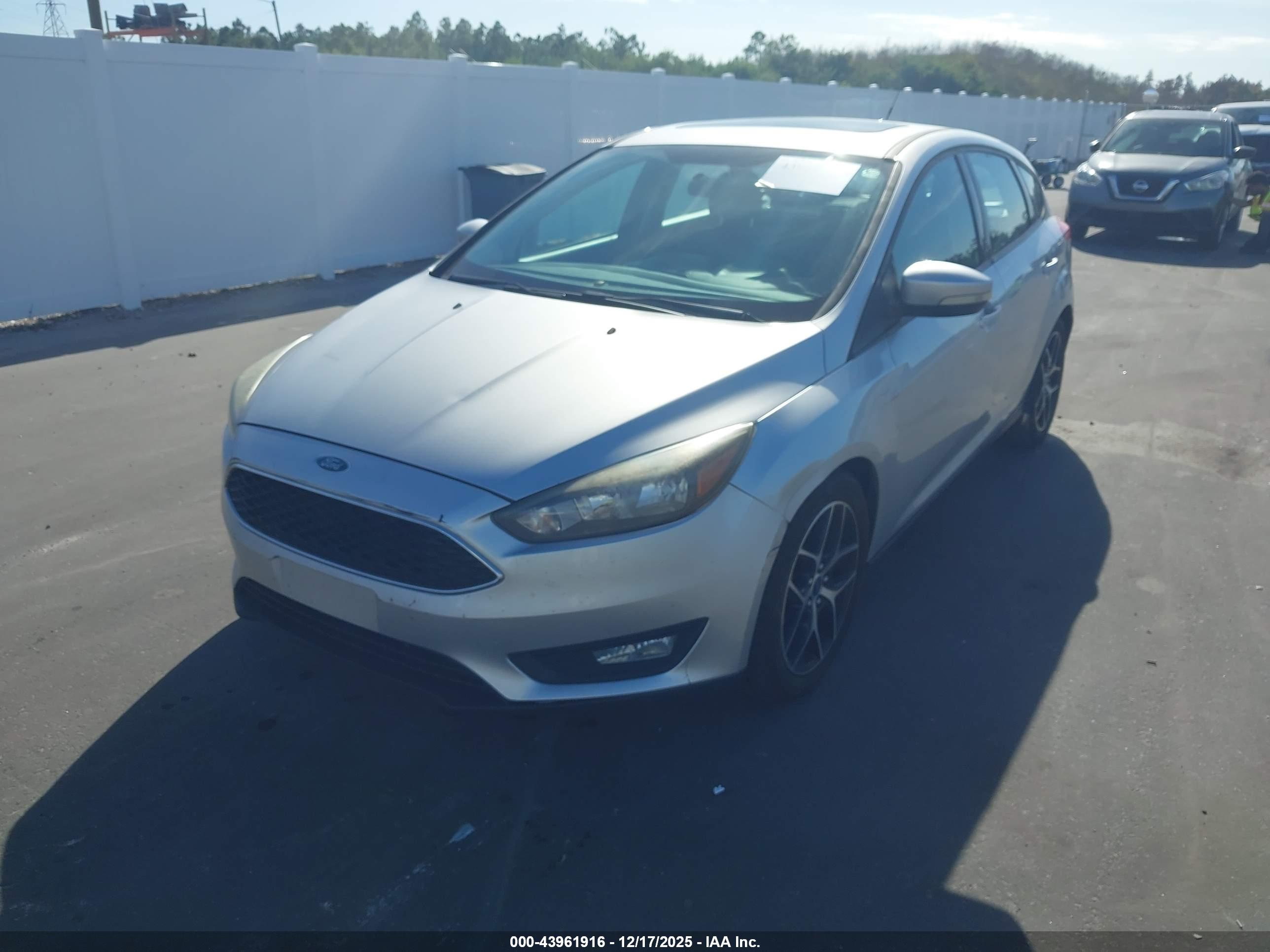 FORD FOCUS image 2