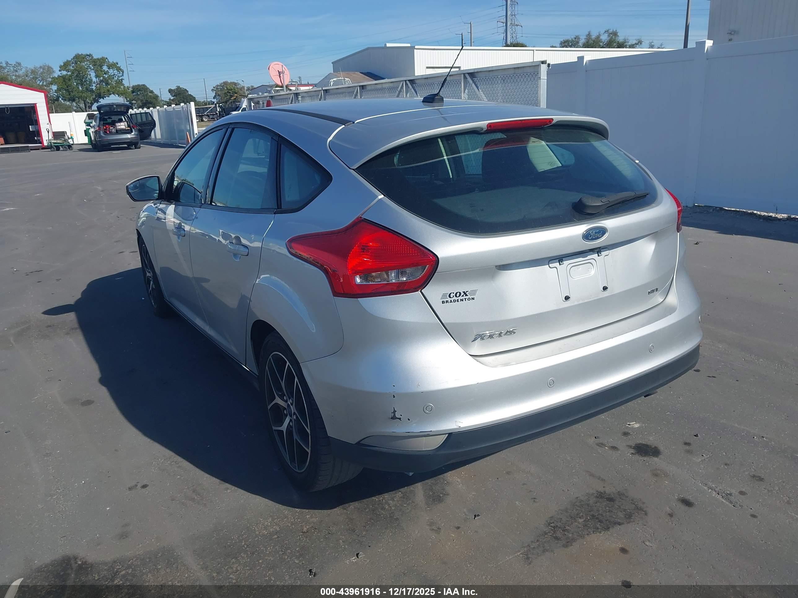 FORD FOCUS image 3