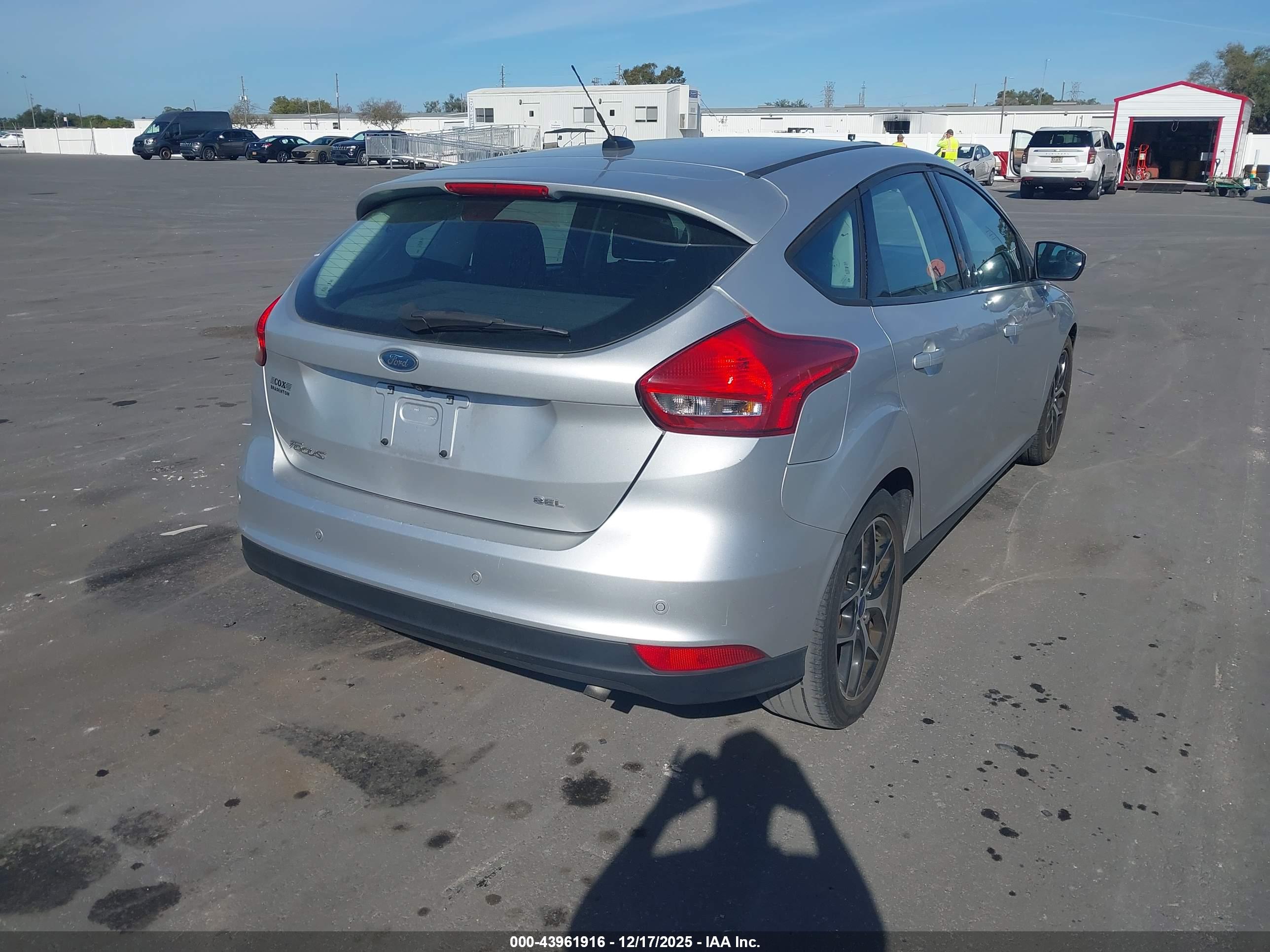 FORD FOCUS image 4