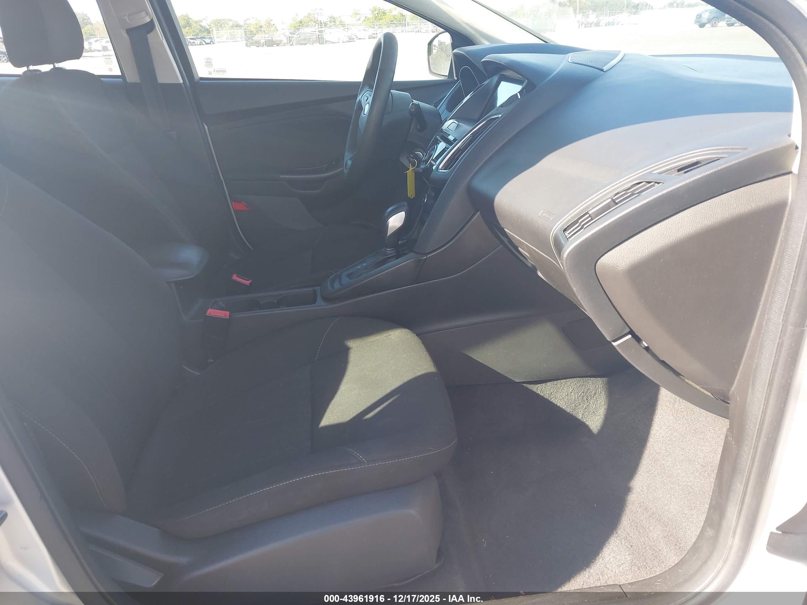 FORD FOCUS image 5