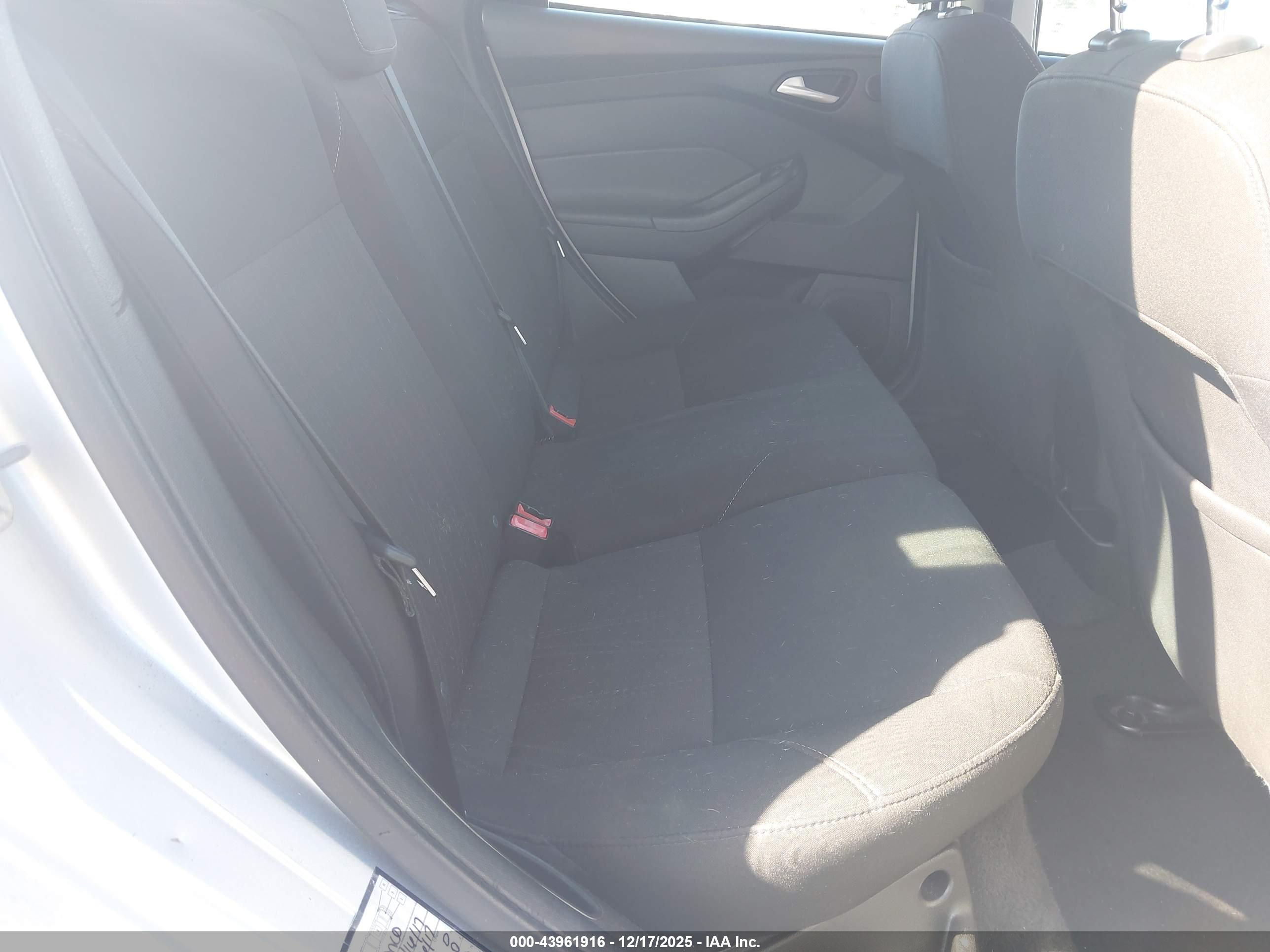 FORD FOCUS image 8