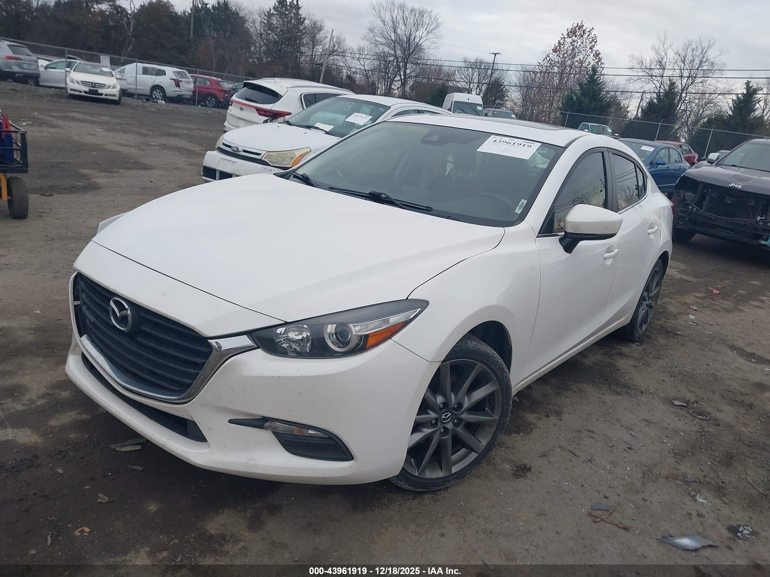 MAZDA MAZDA3 image 2
