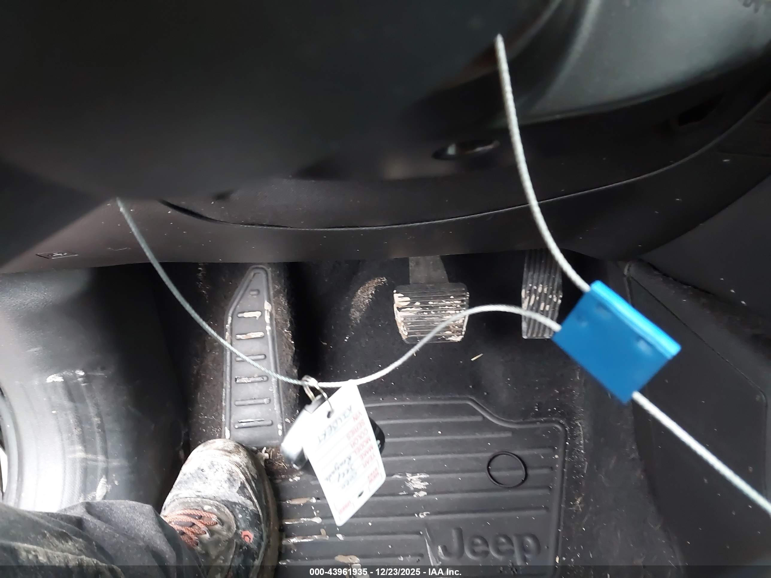 JEEP RENEGADE image 11