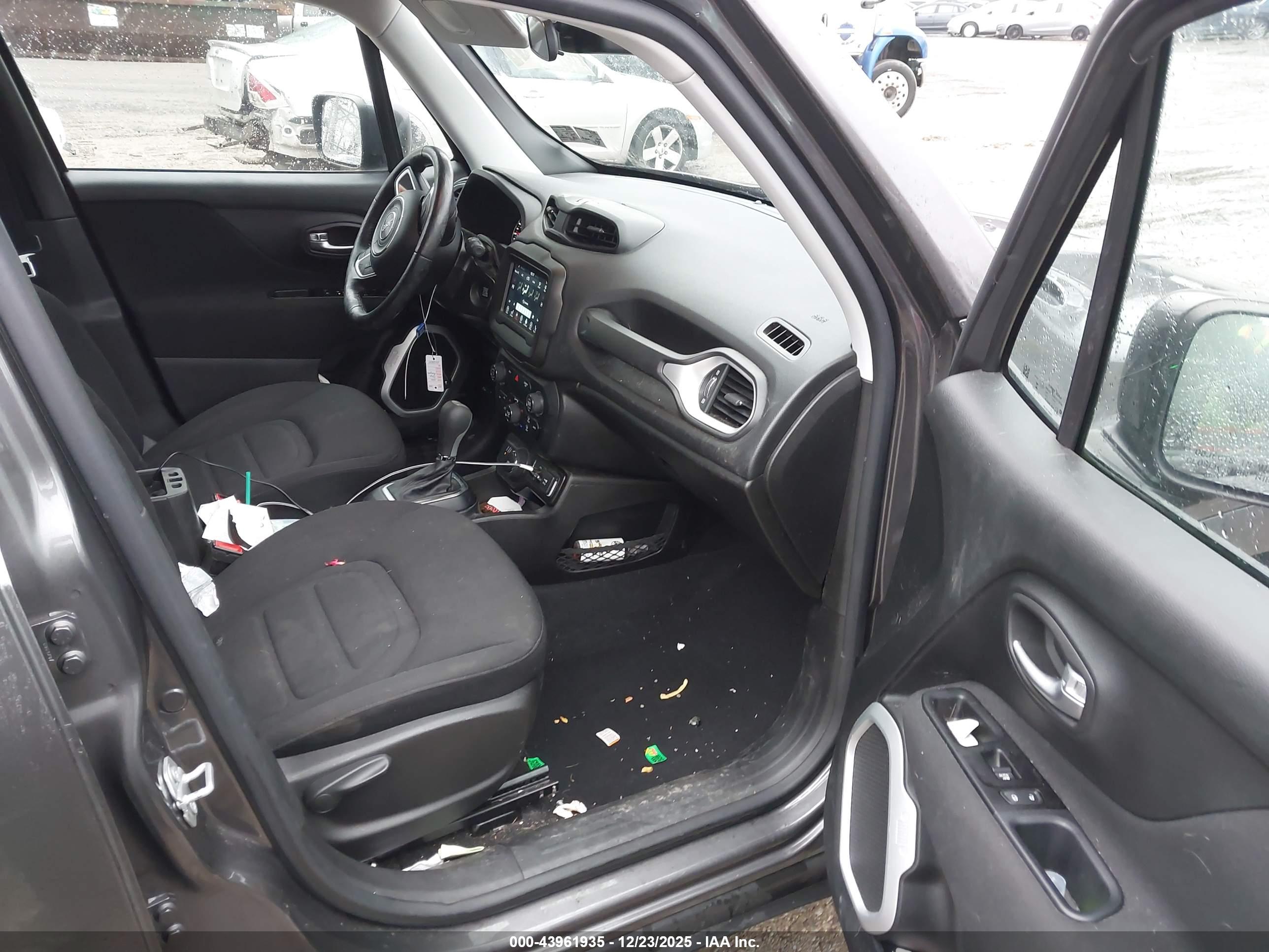 JEEP RENEGADE image 5