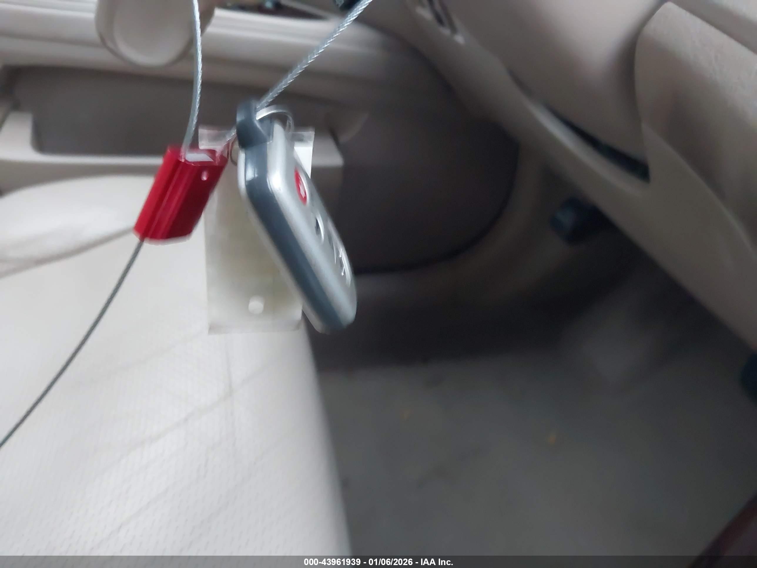 TOYOTA AVALON image 11