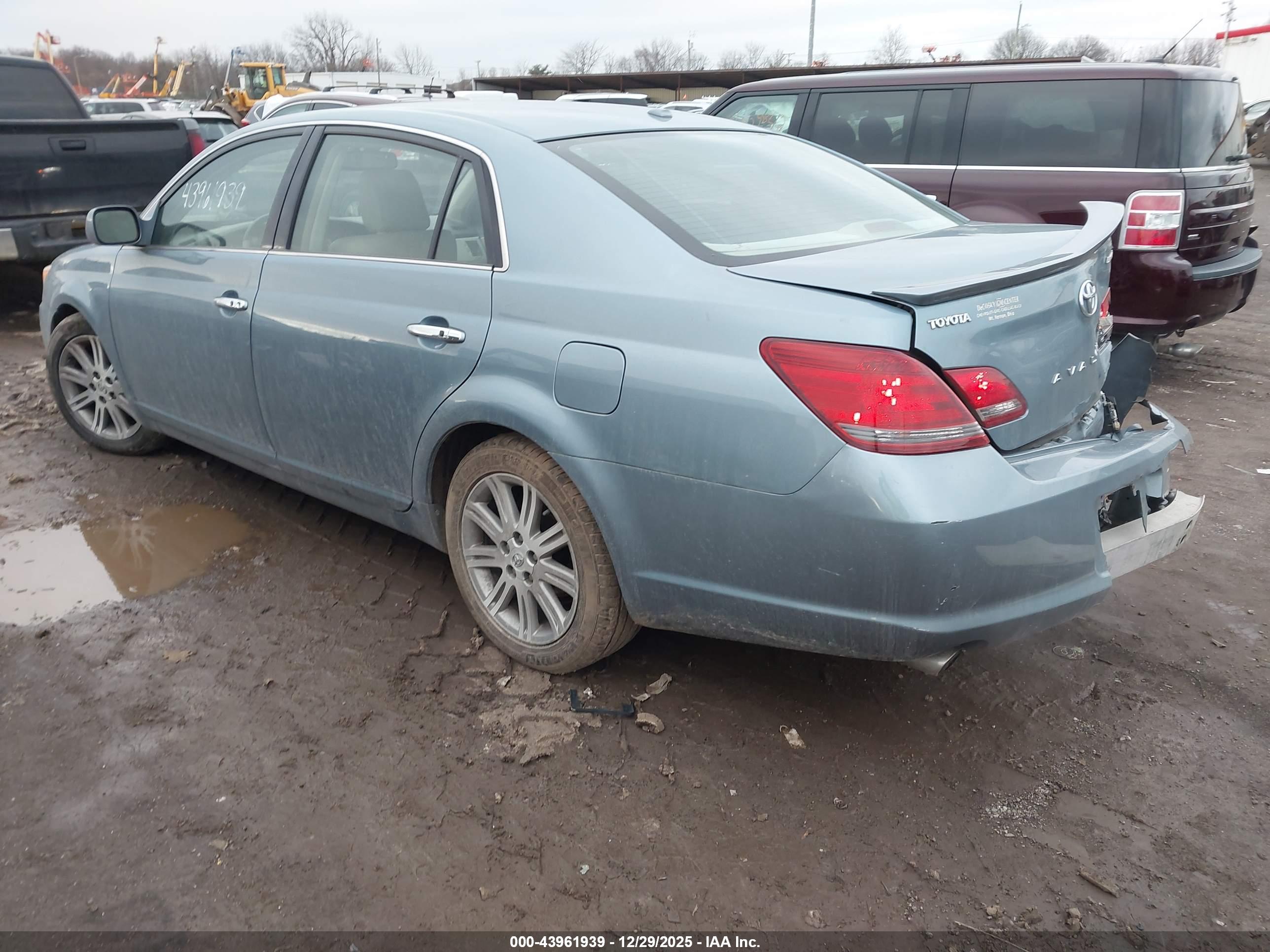 TOYOTA AVALON image 3