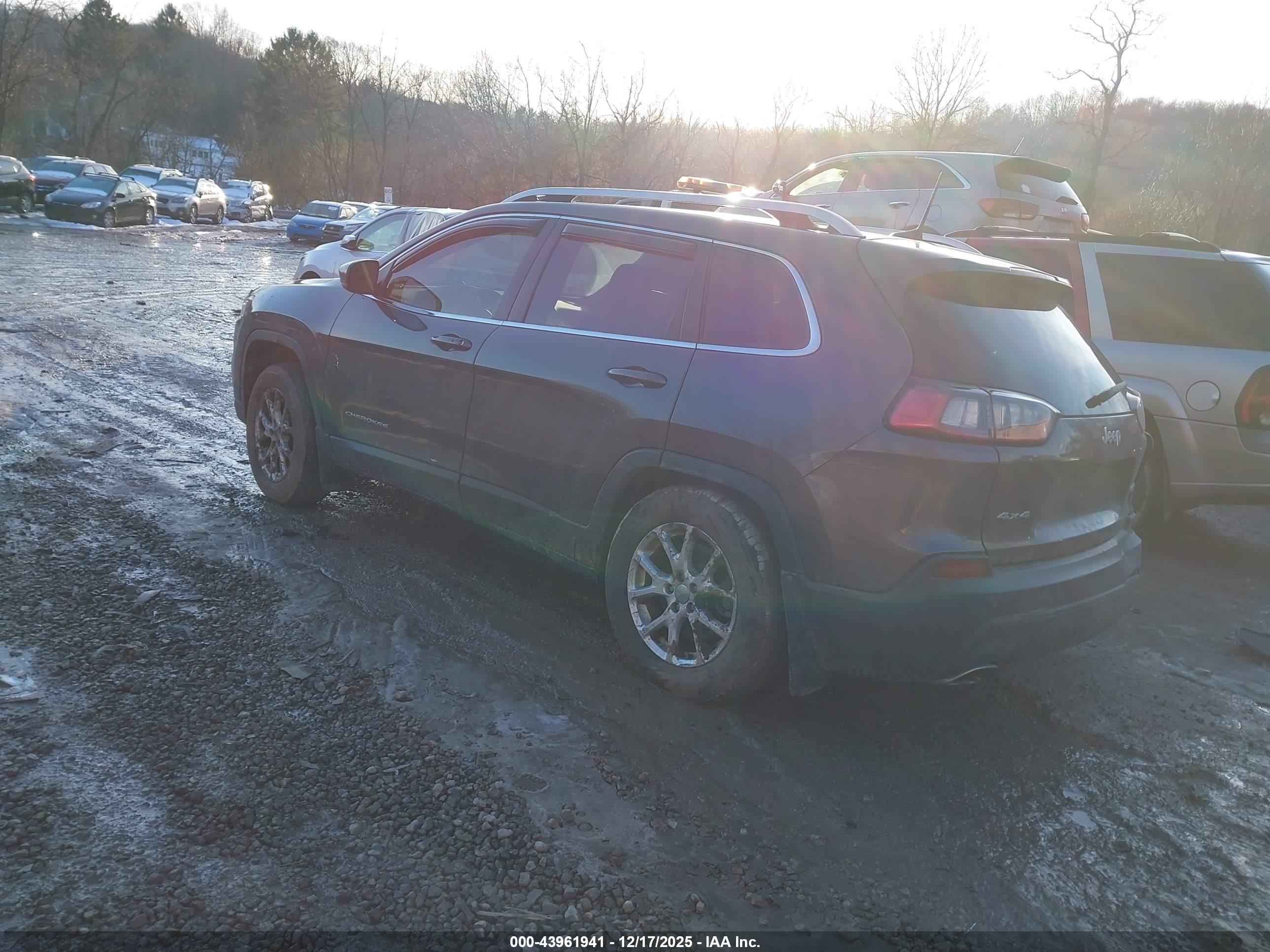 JEEP CHEROKEE image 3
