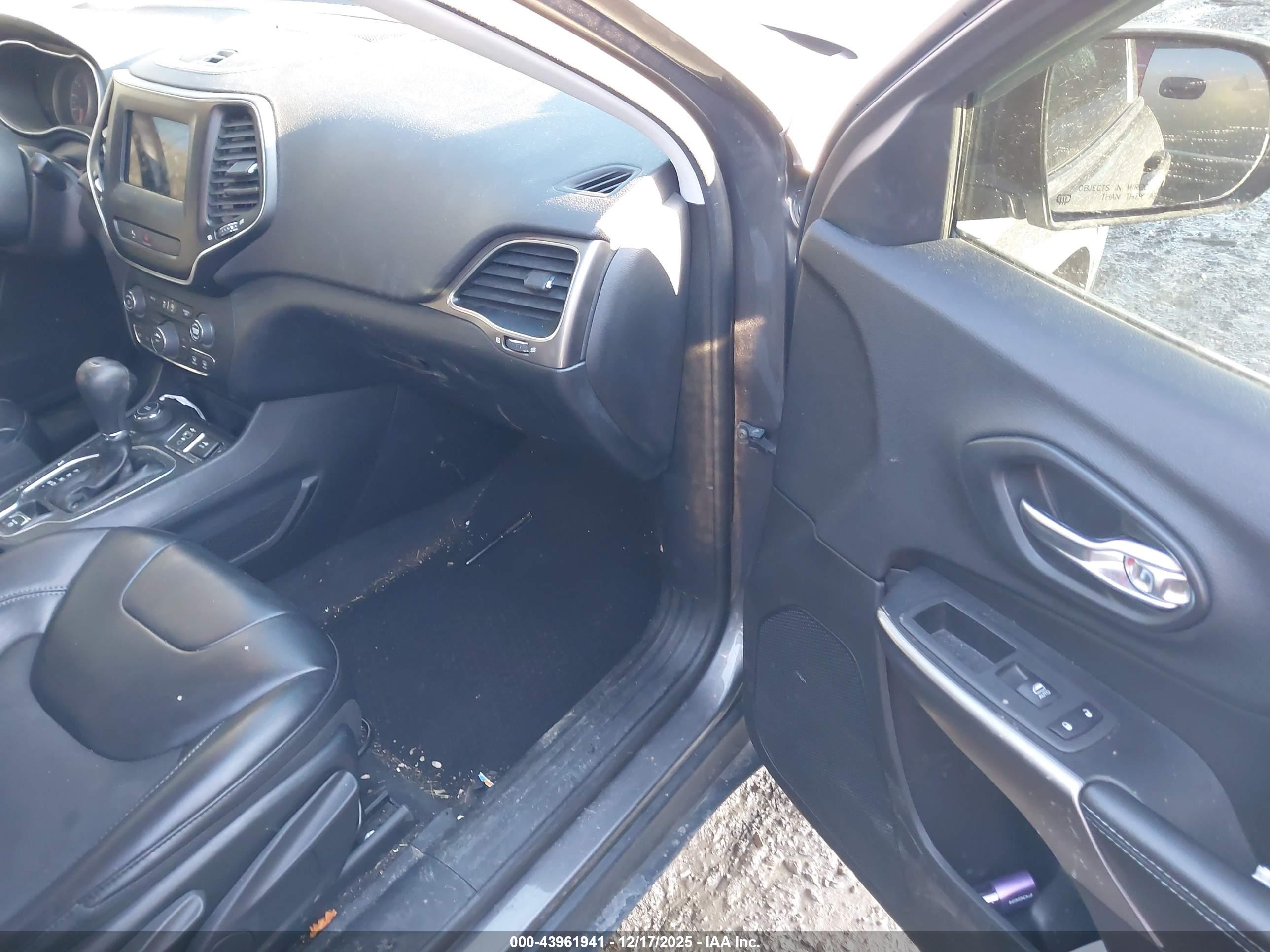 JEEP CHEROKEE image 5