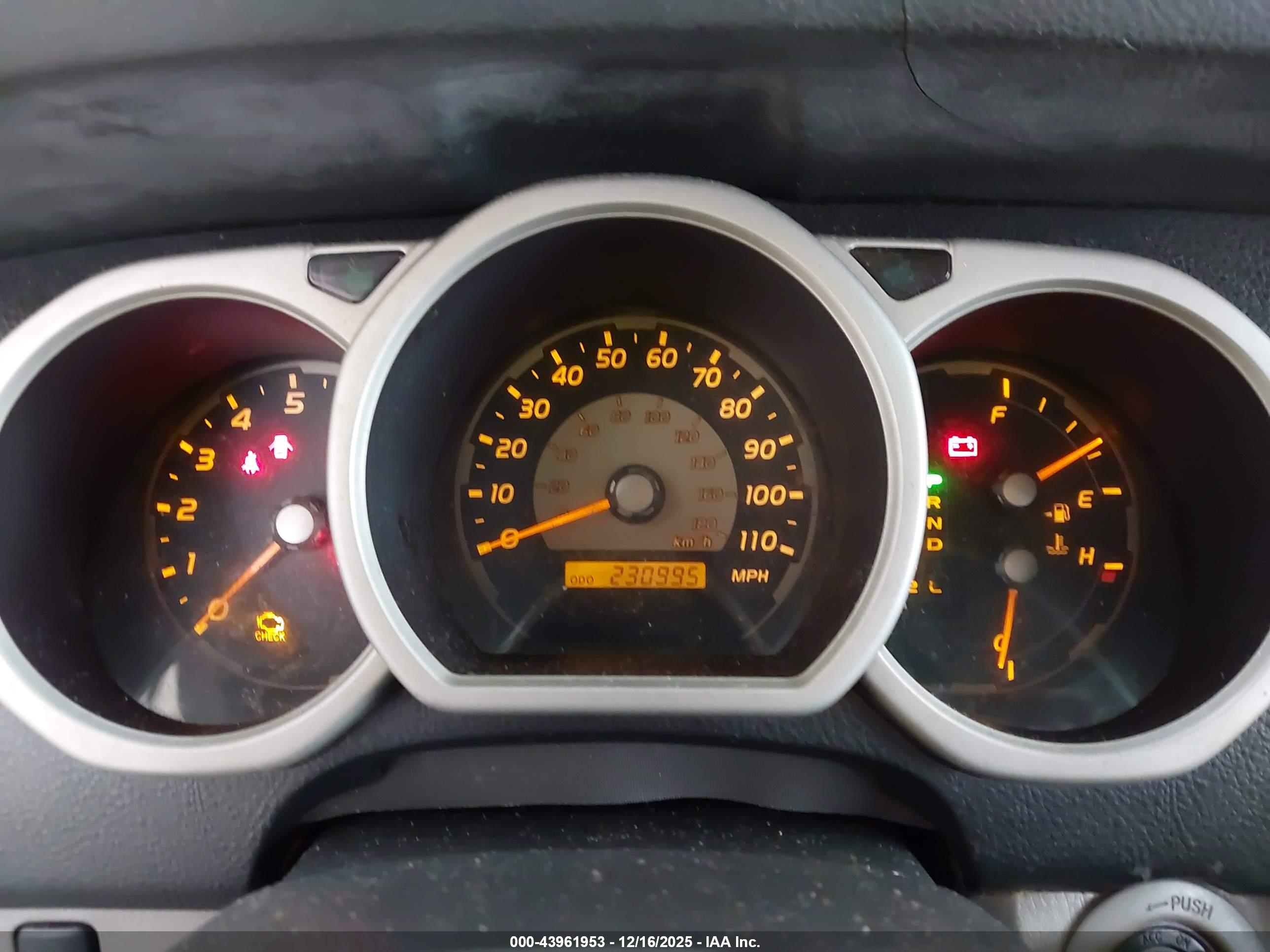 TOYOTA 4RUNNER image 7