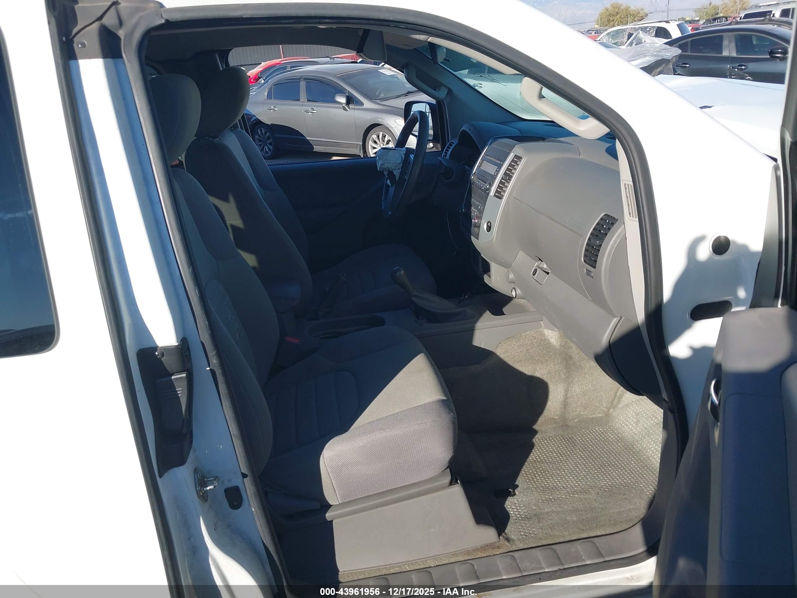 NISSAN FRONTIER image 5
