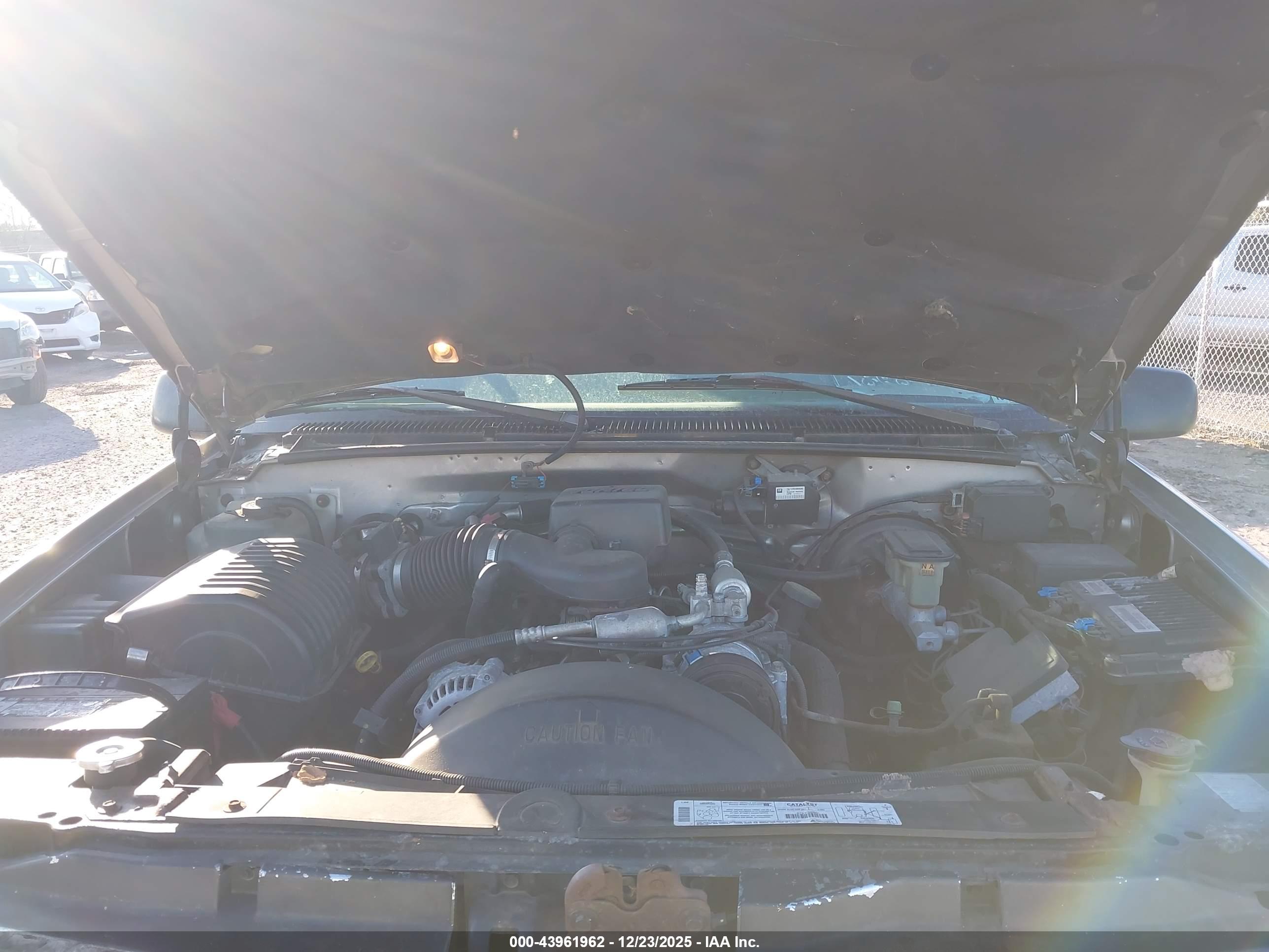 CHEVROLET SUBURBAN image 10