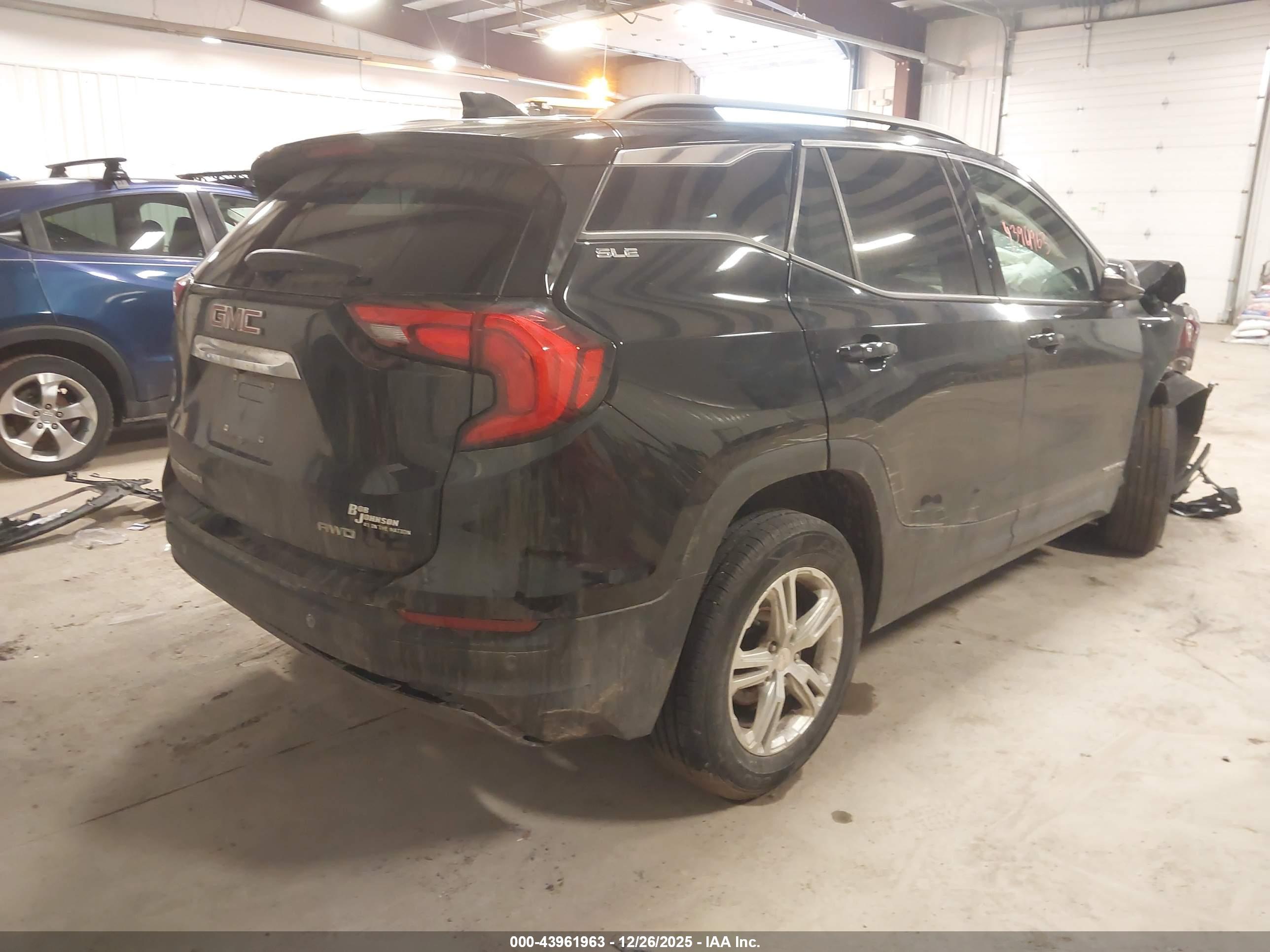 GMC TERRAIN image 4