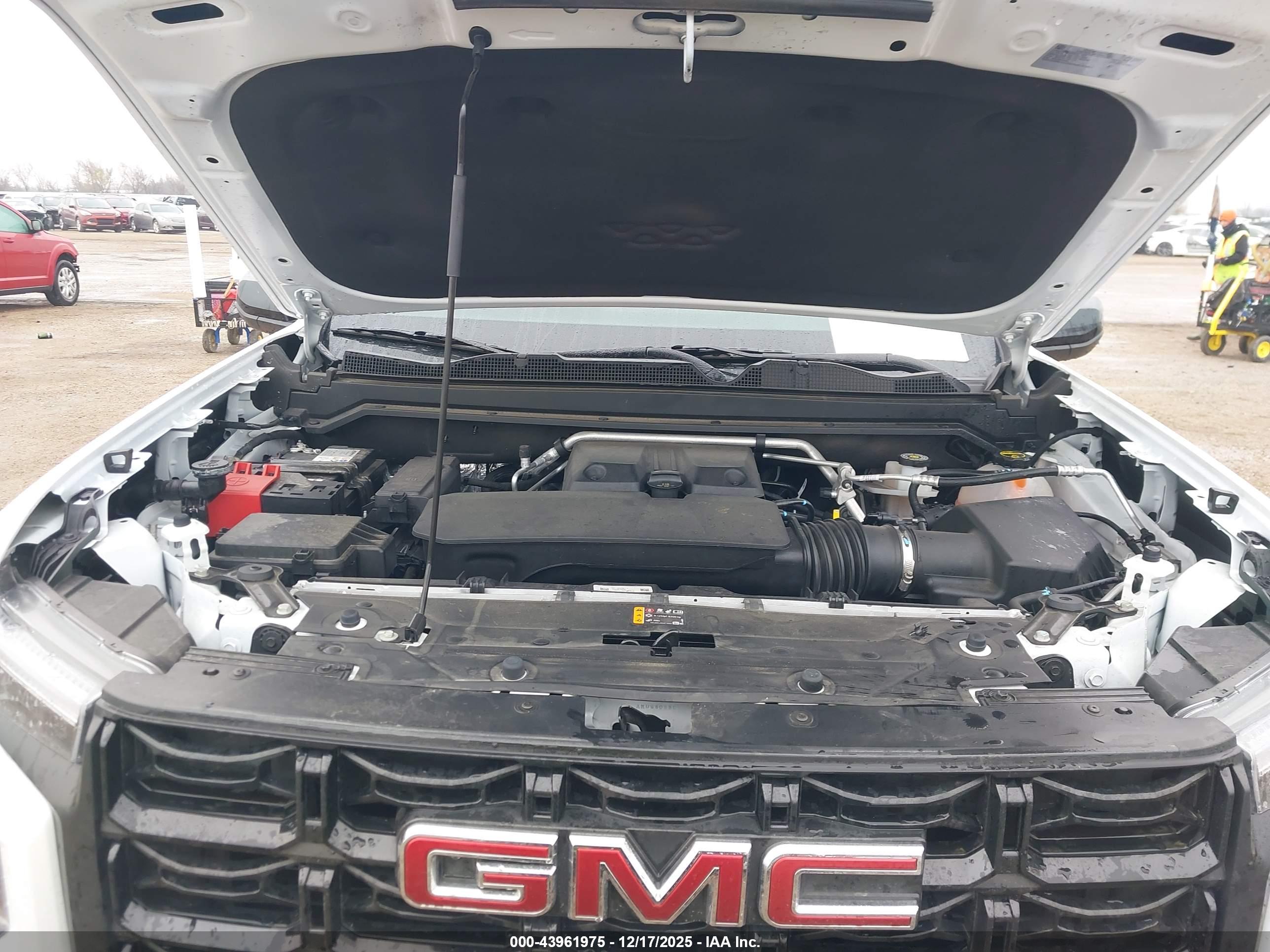 GMC CANYON image 10
