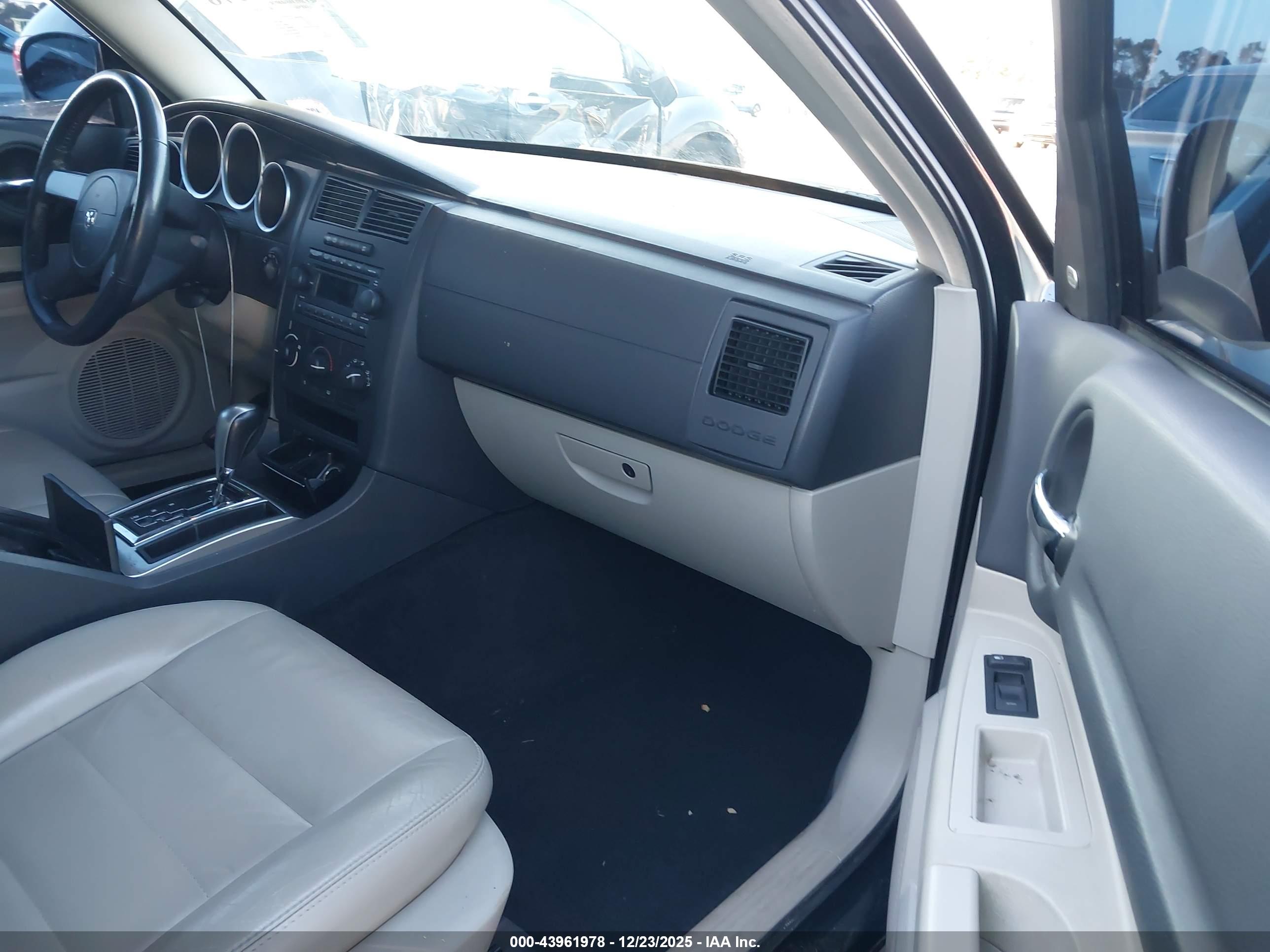 DODGE MAGNUM image 5