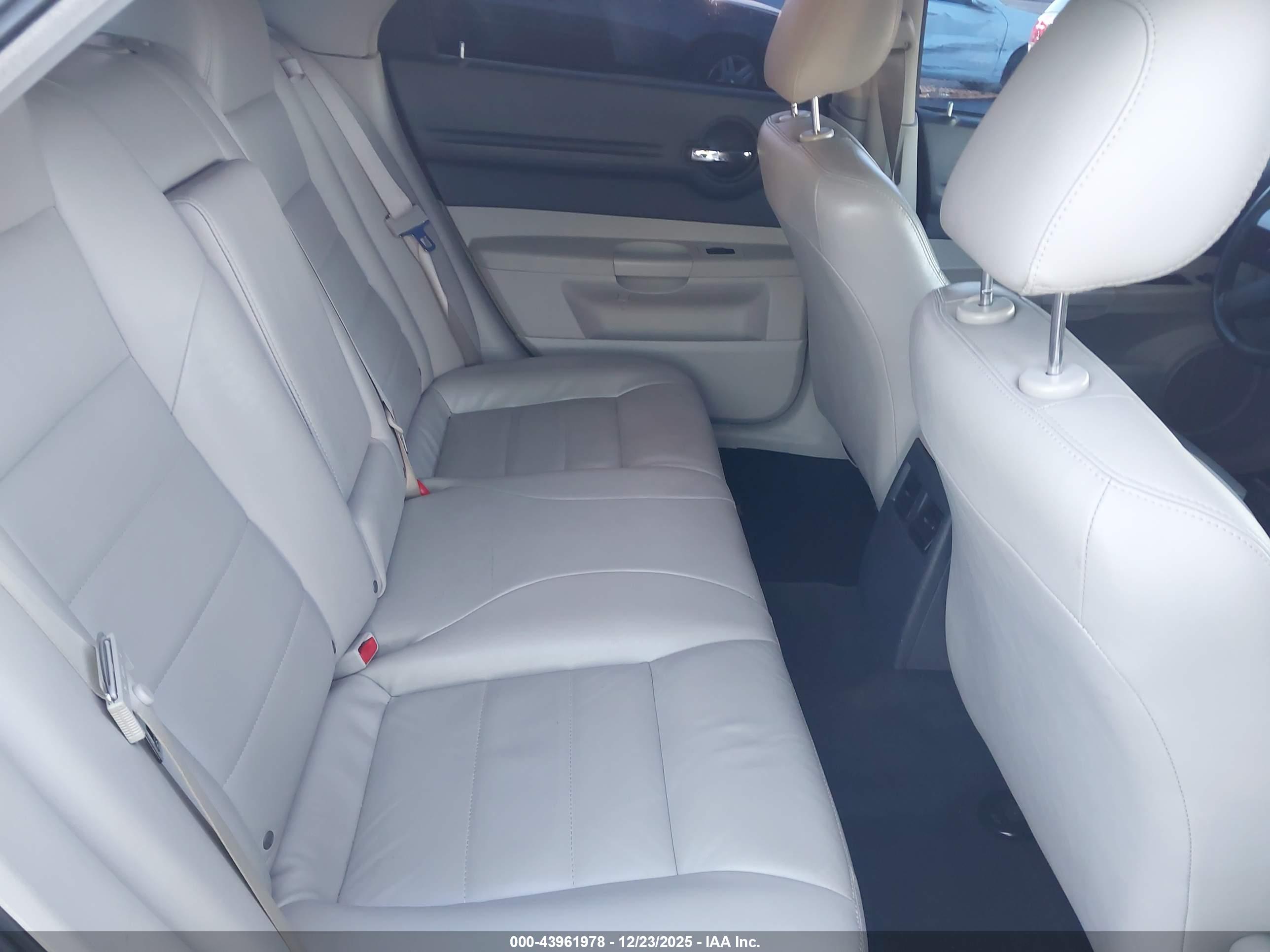 DODGE MAGNUM image 8