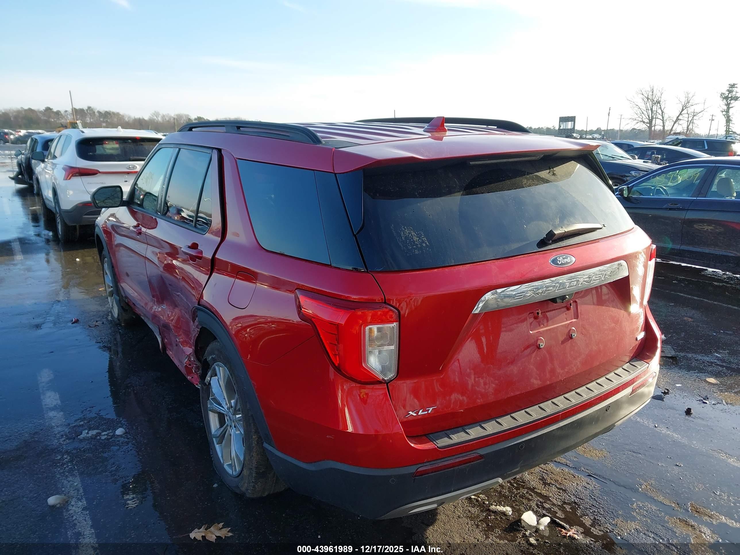 FORD EXPLORER image 3