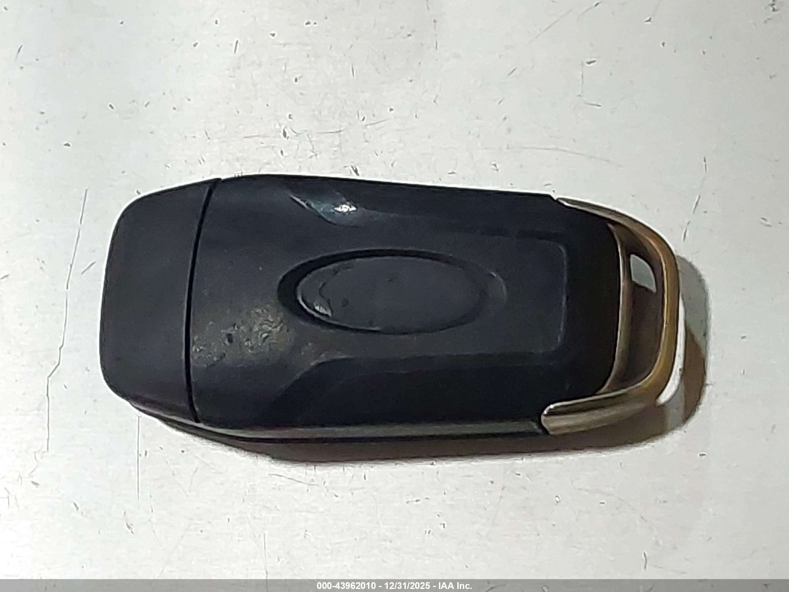 FORD FUSION image 11