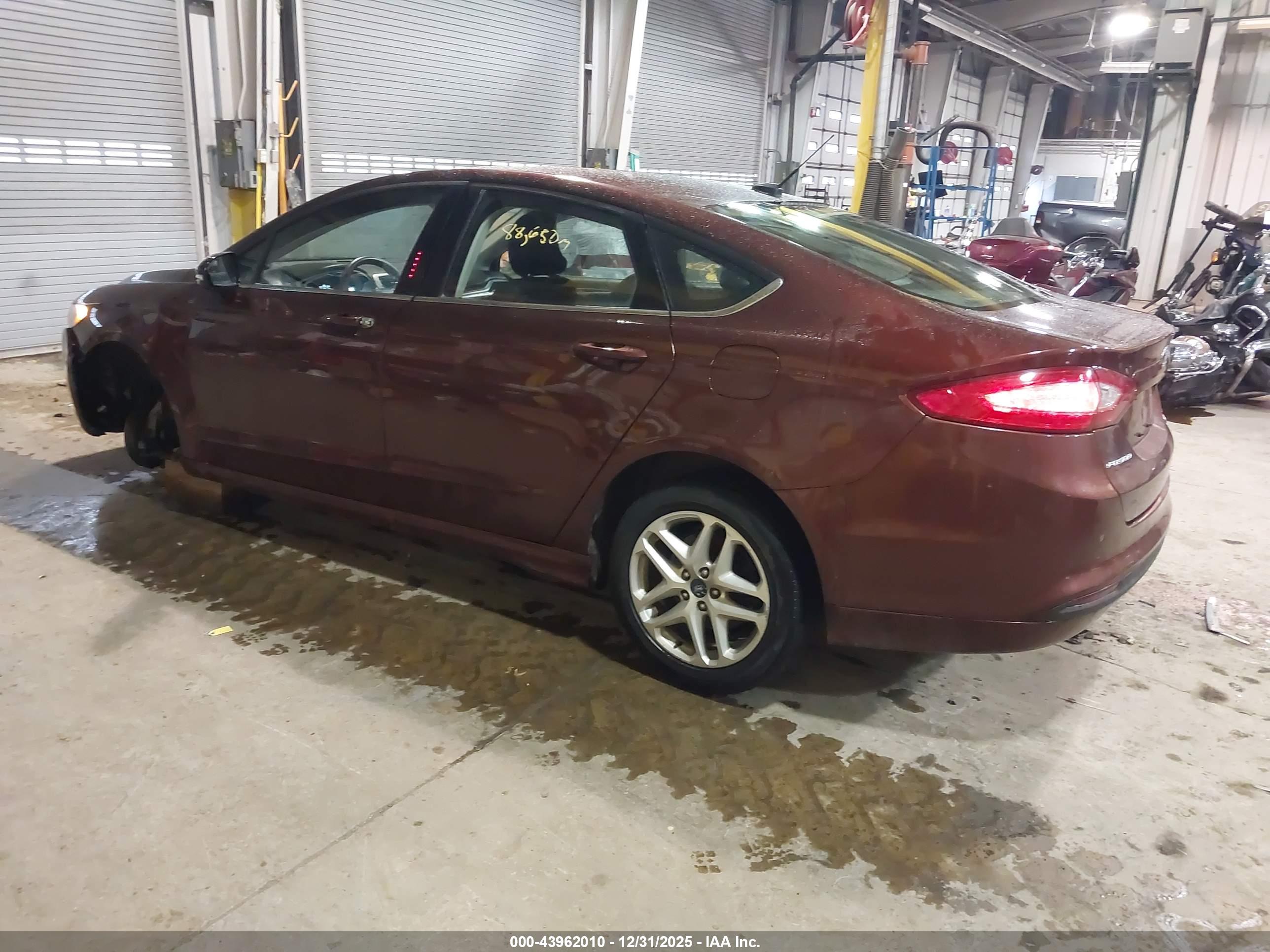 FORD FUSION image 3
