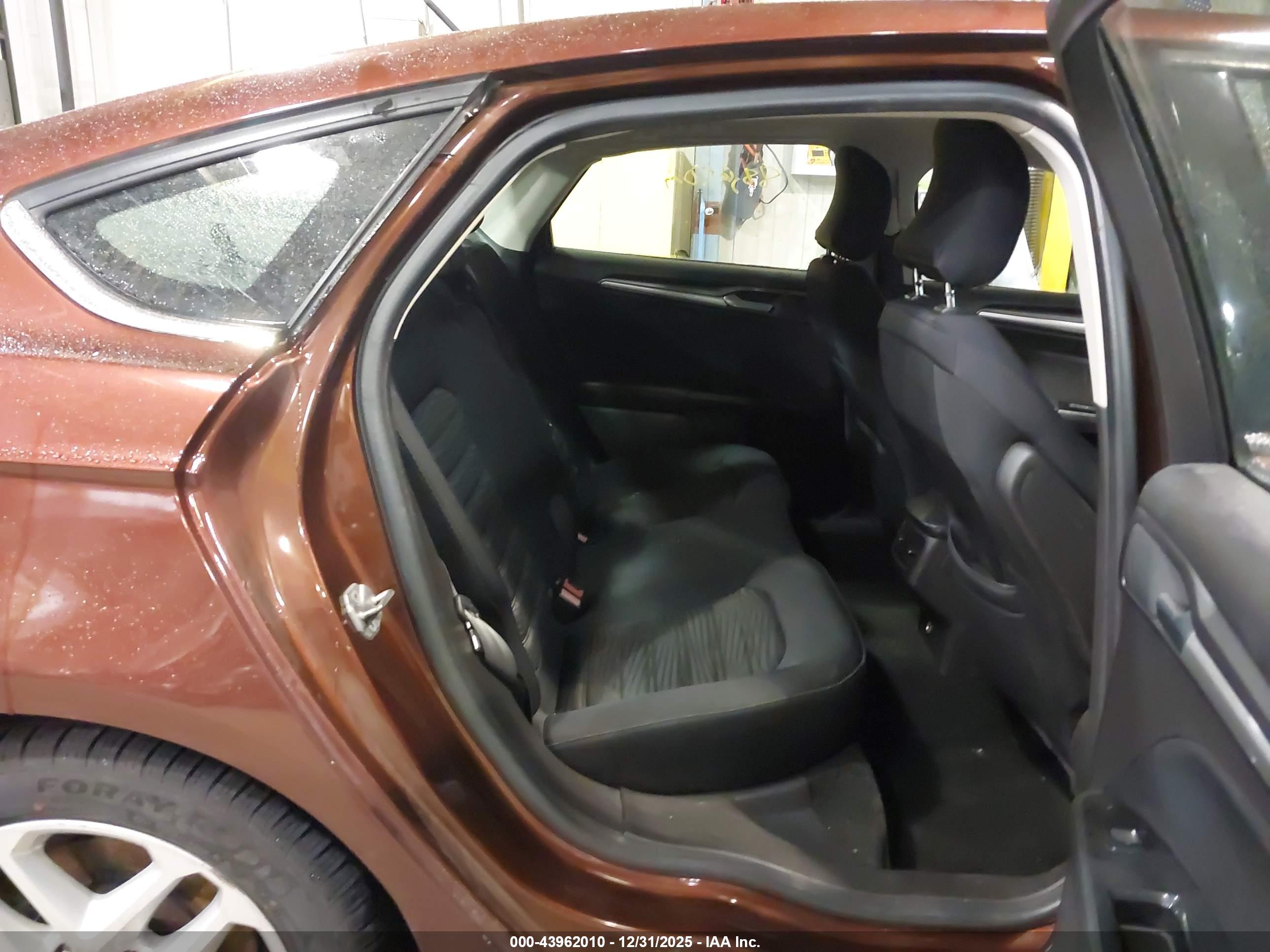 FORD FUSION image 8