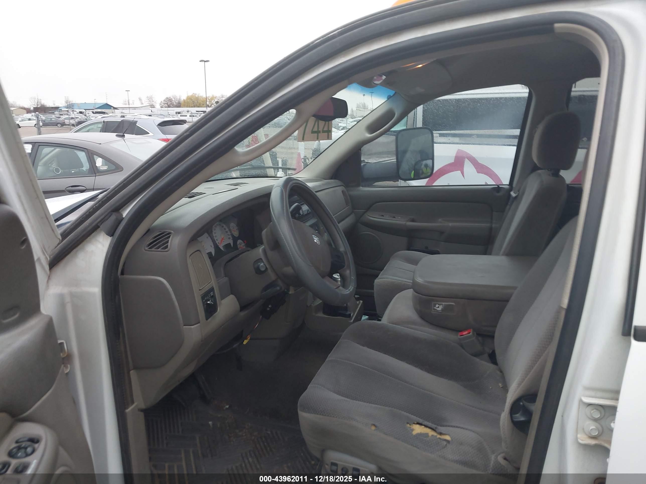 DODGE RAM image 5