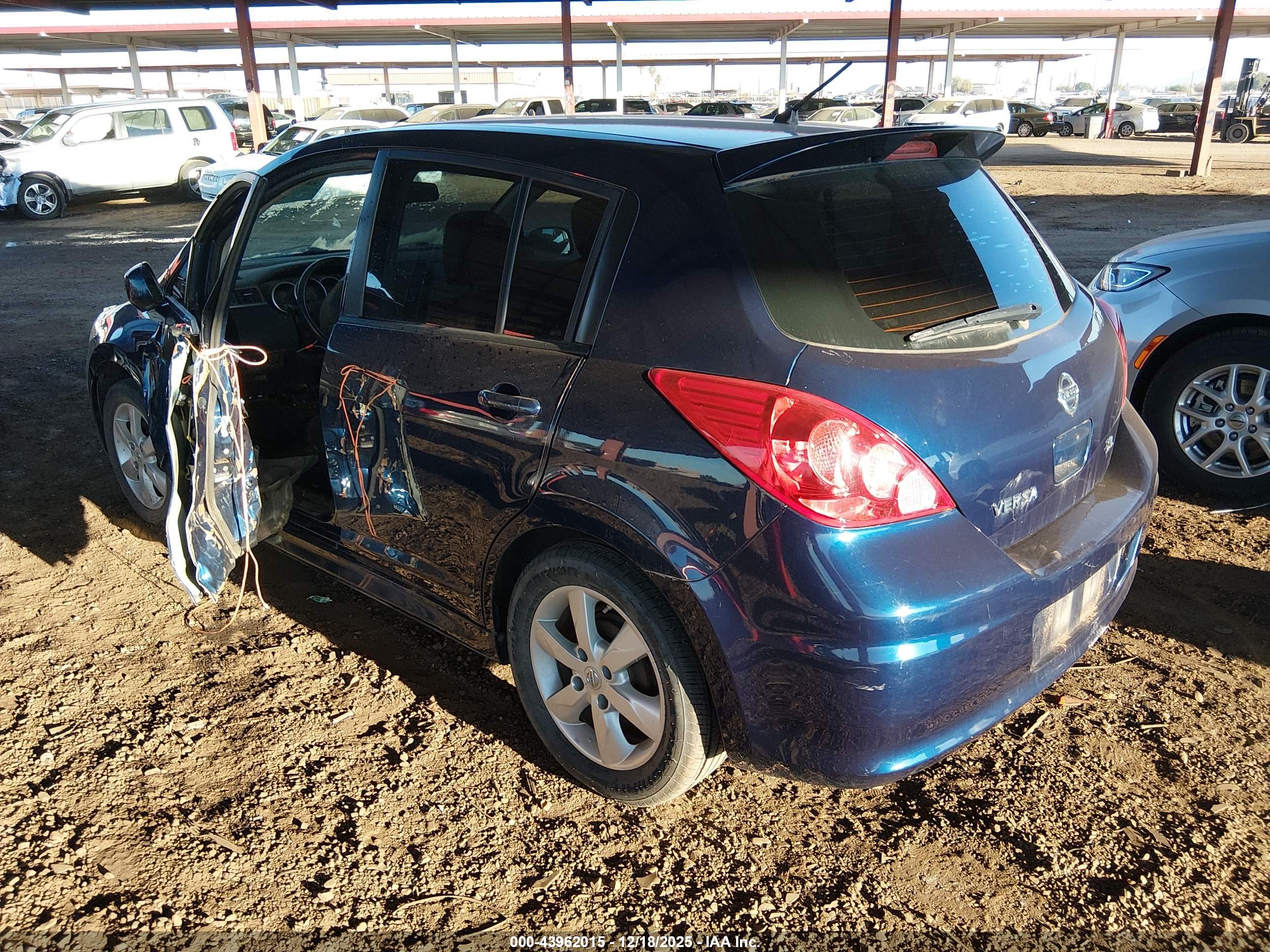 NISSAN VERSA image 3