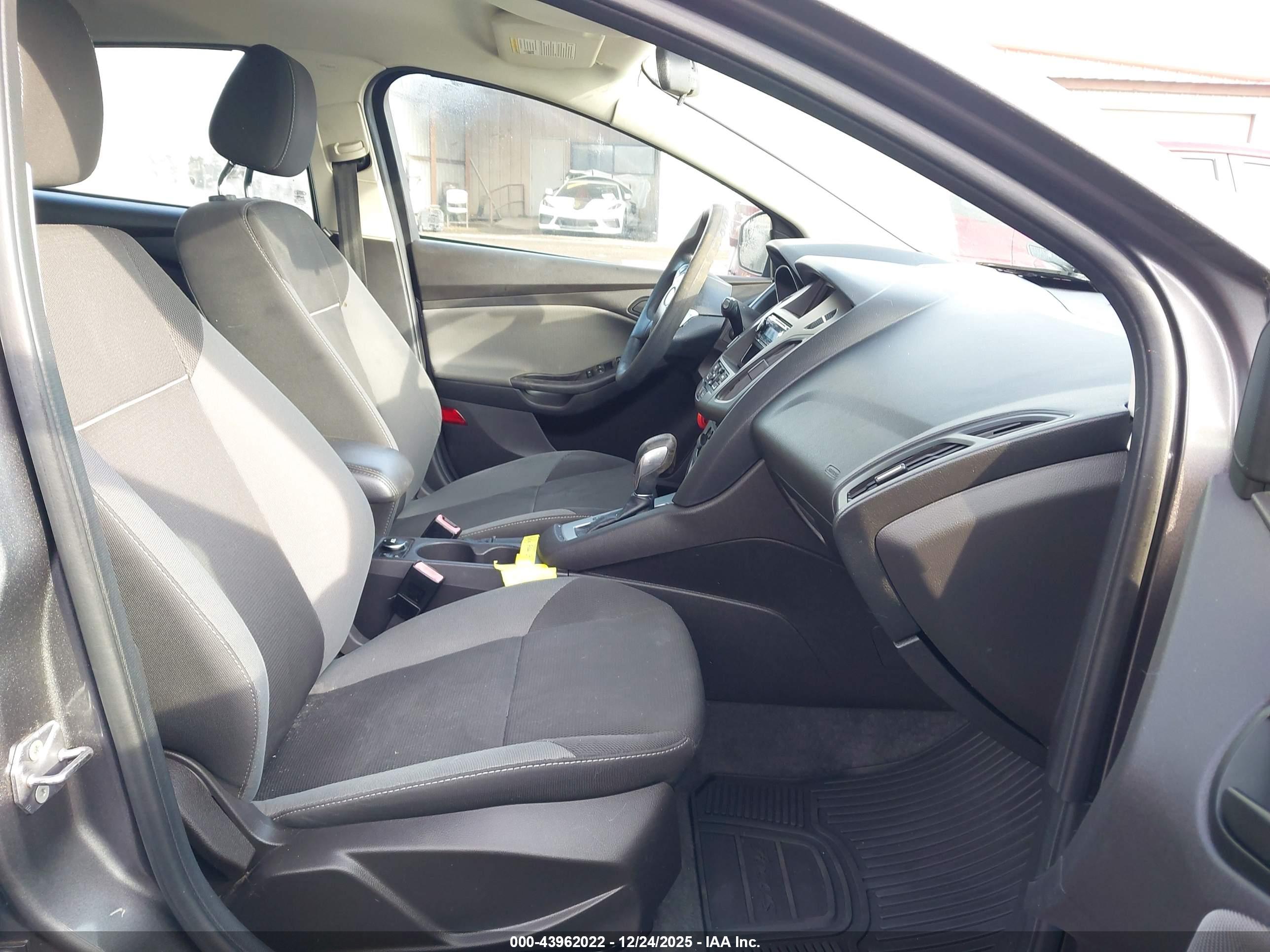 FORD FOCUS image 5