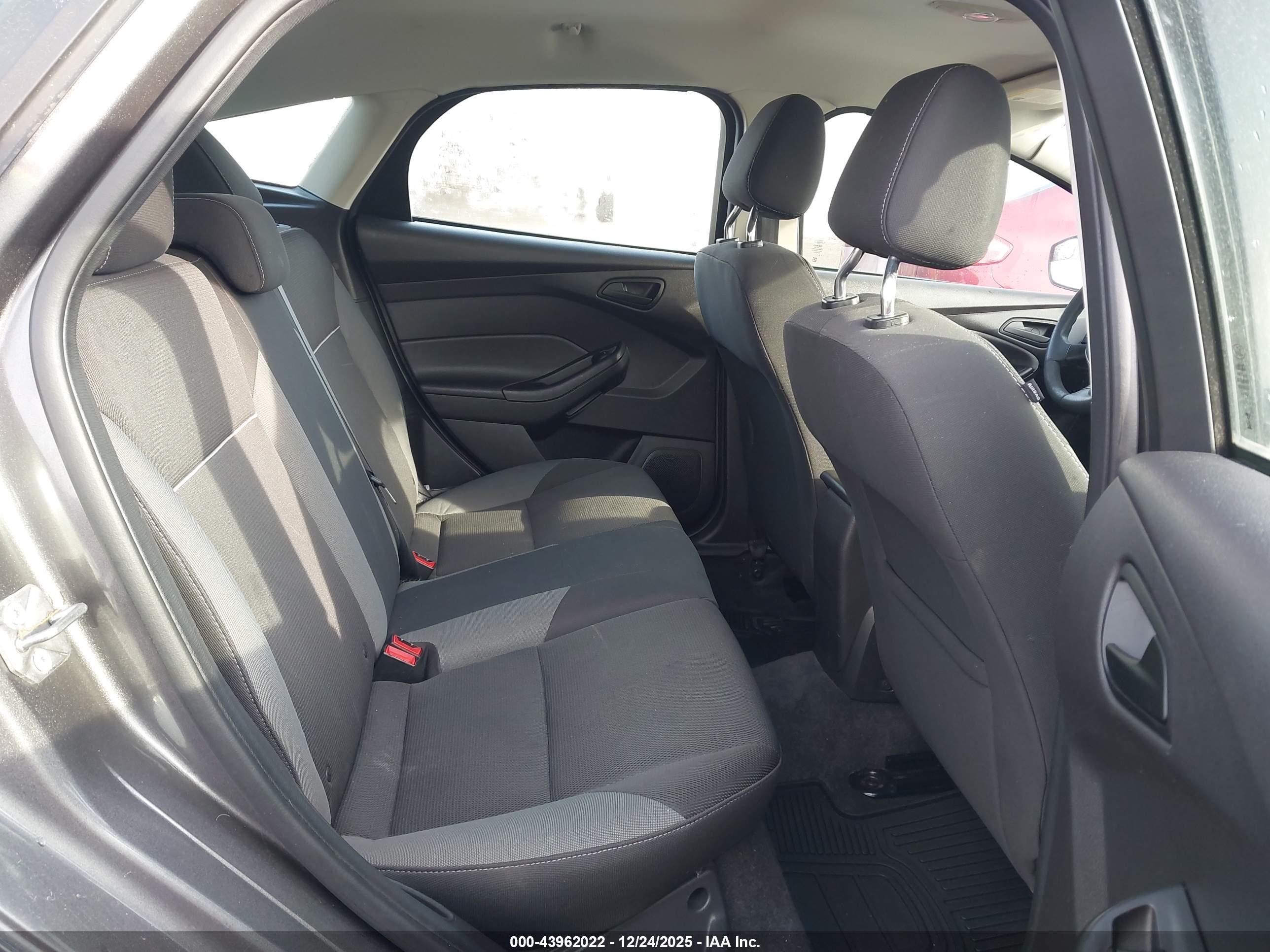 FORD FOCUS image 8