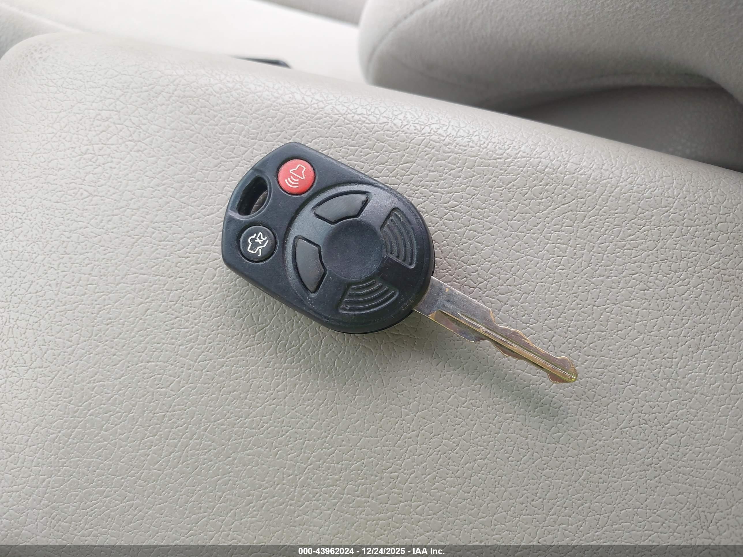 FORD FUSION image 11