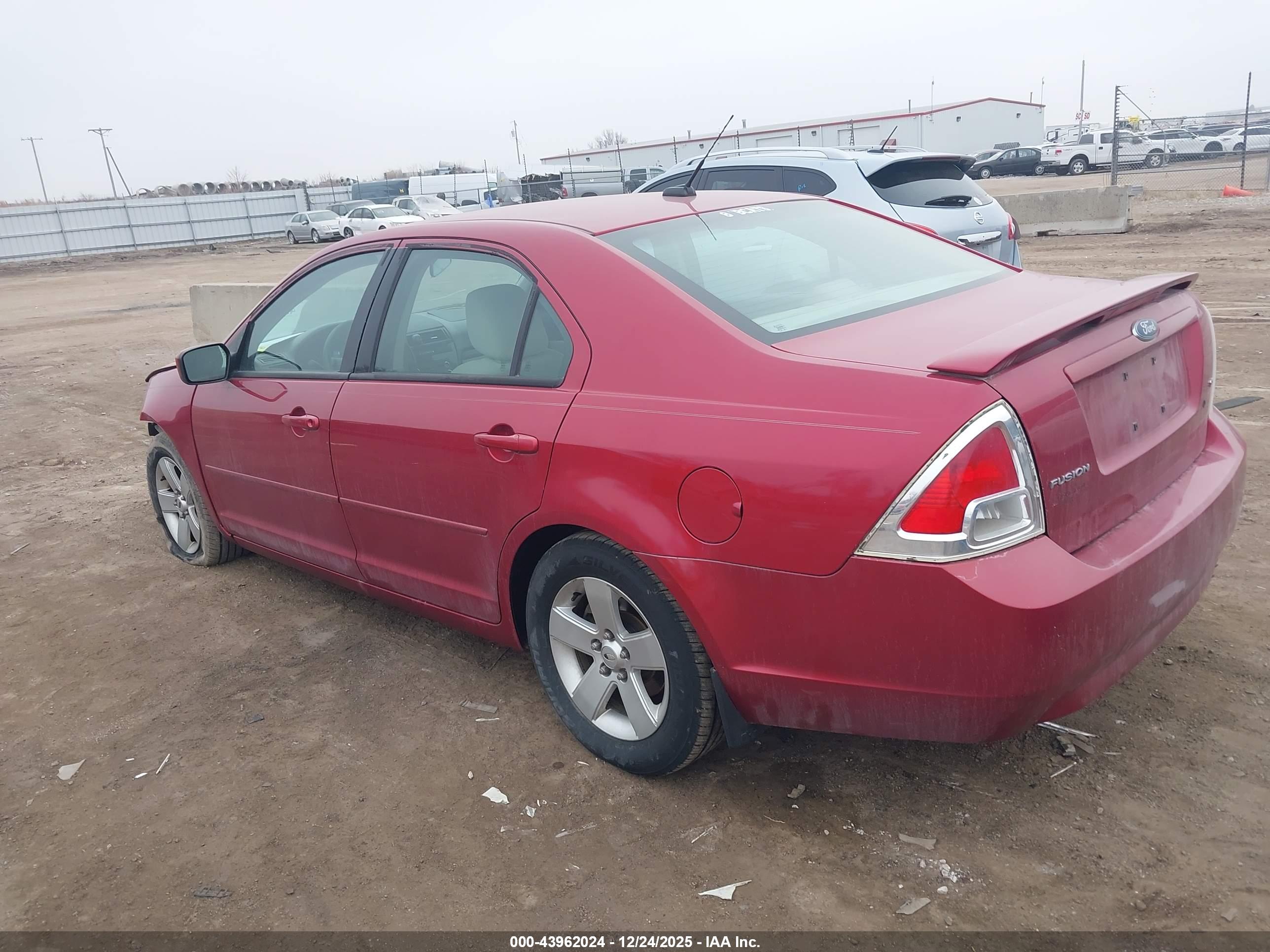 FORD FUSION image 3