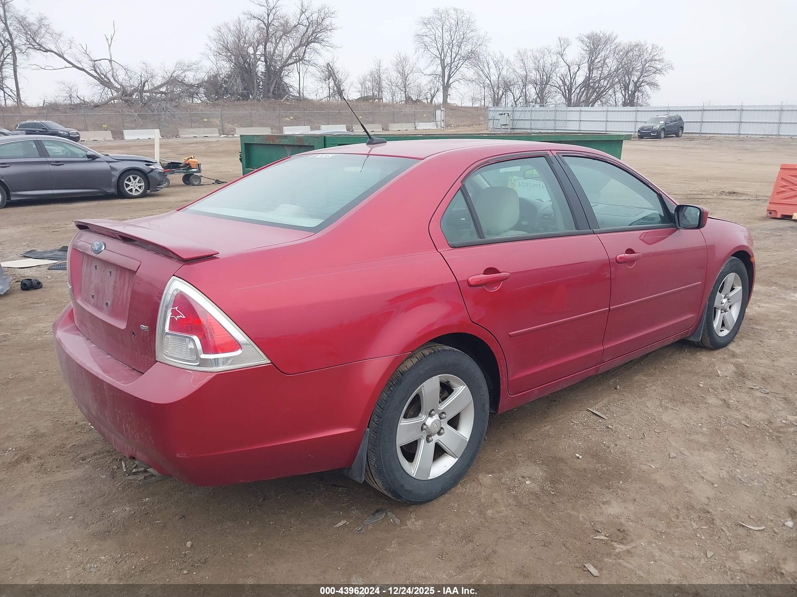 FORD FUSION image 4