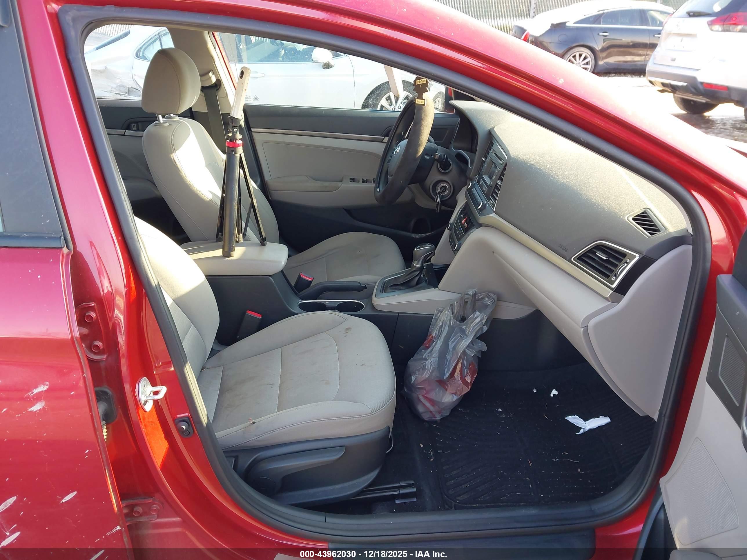 HYUNDAI ELANTRA image 5