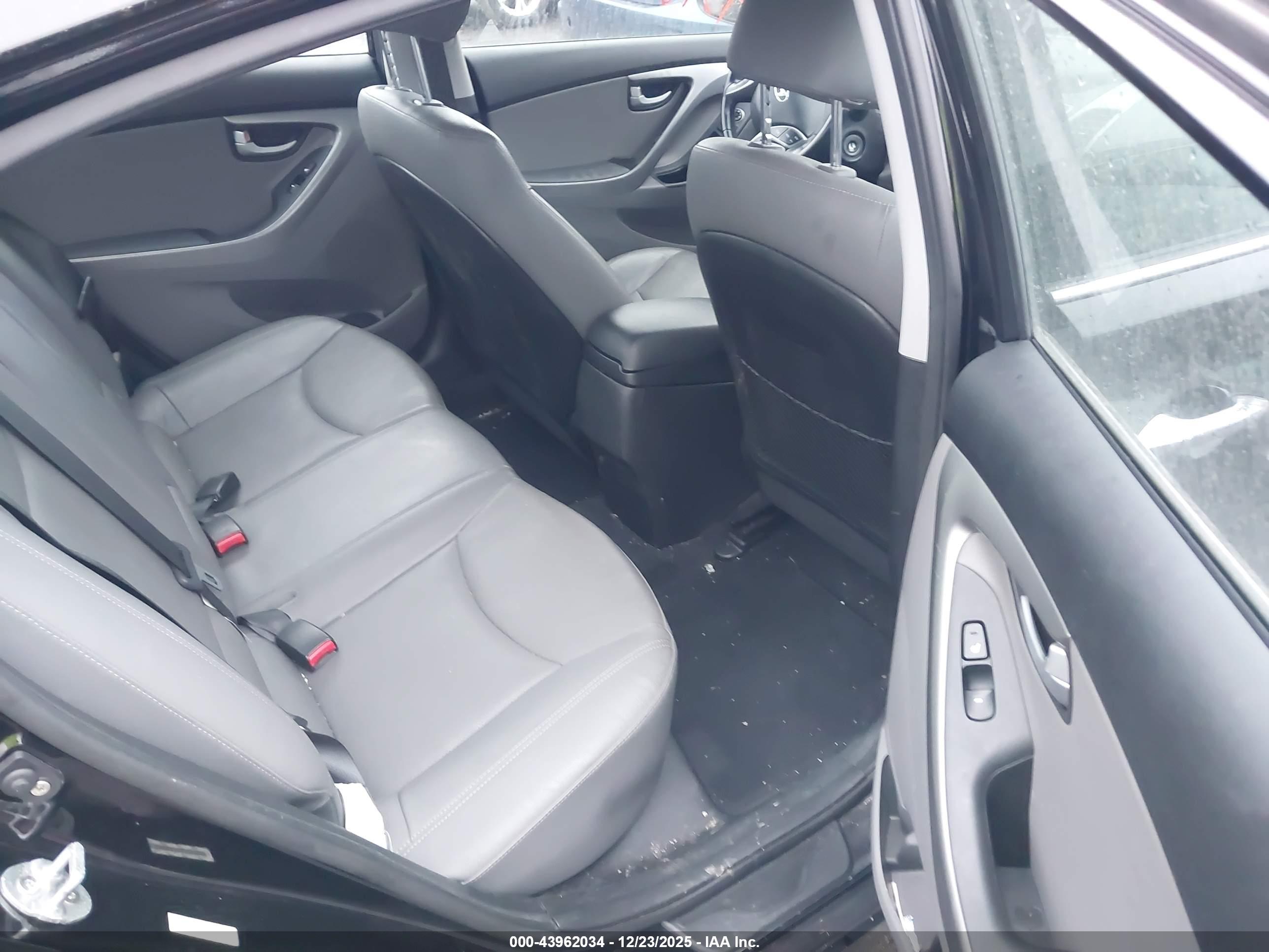 HYUNDAI ELANTRA image 8