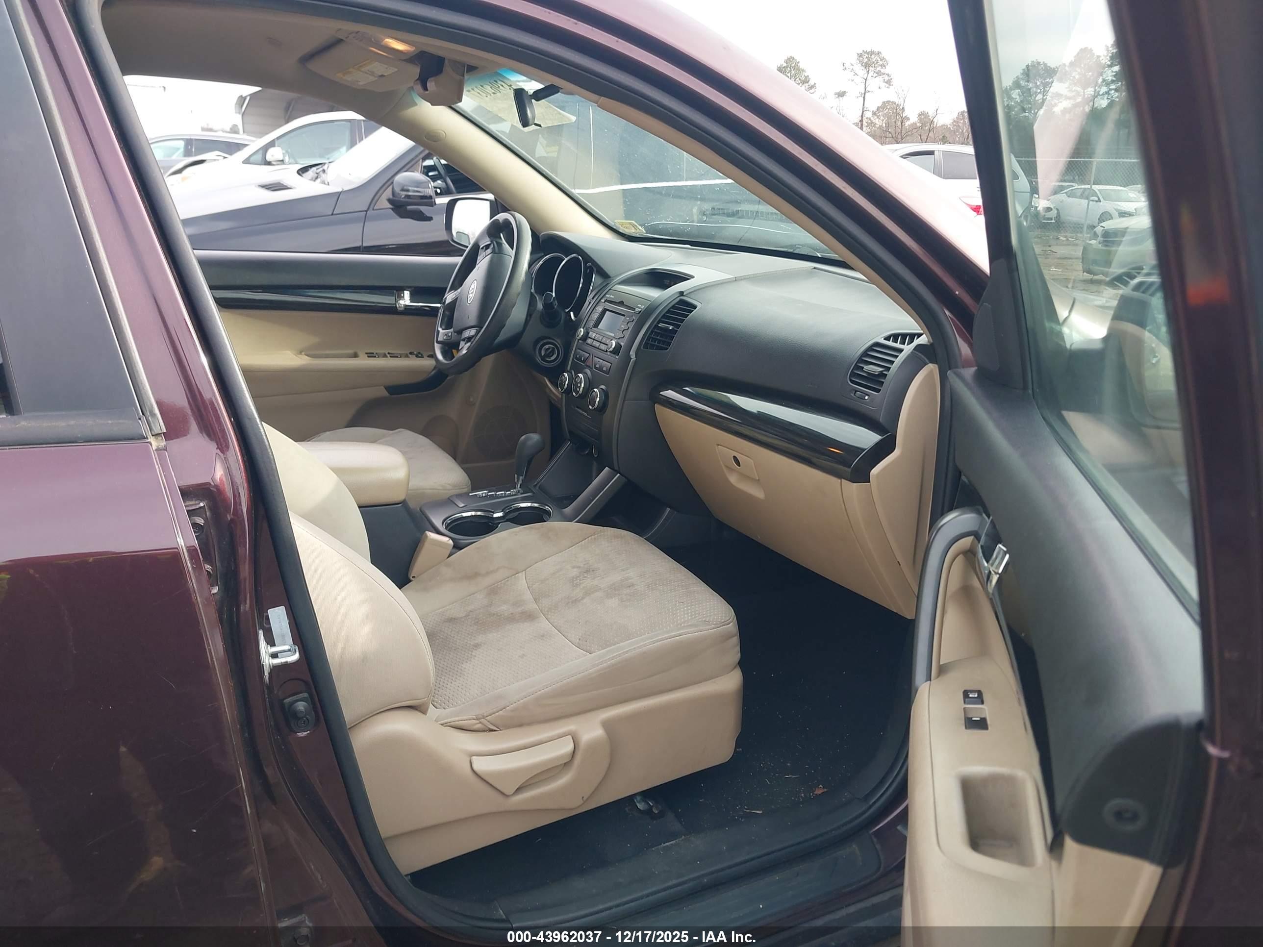KIA SORENTO image 5