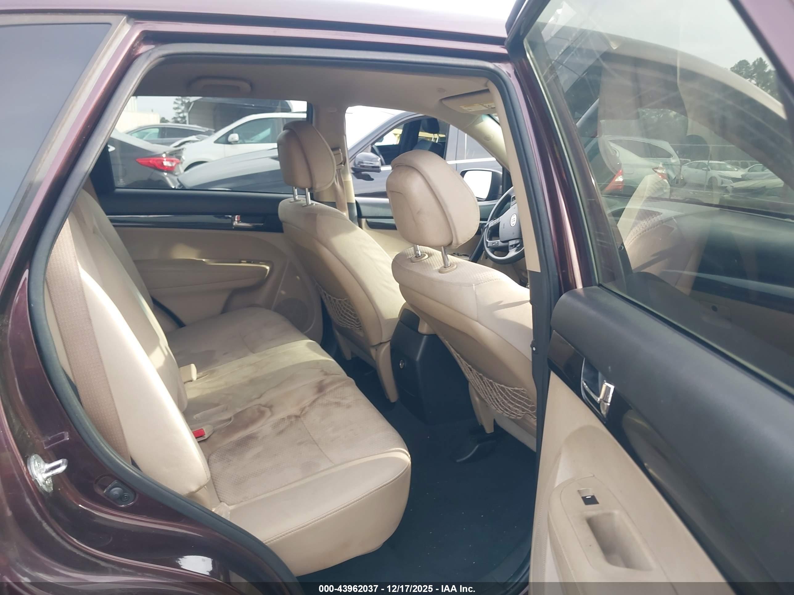 KIA SORENTO image 8