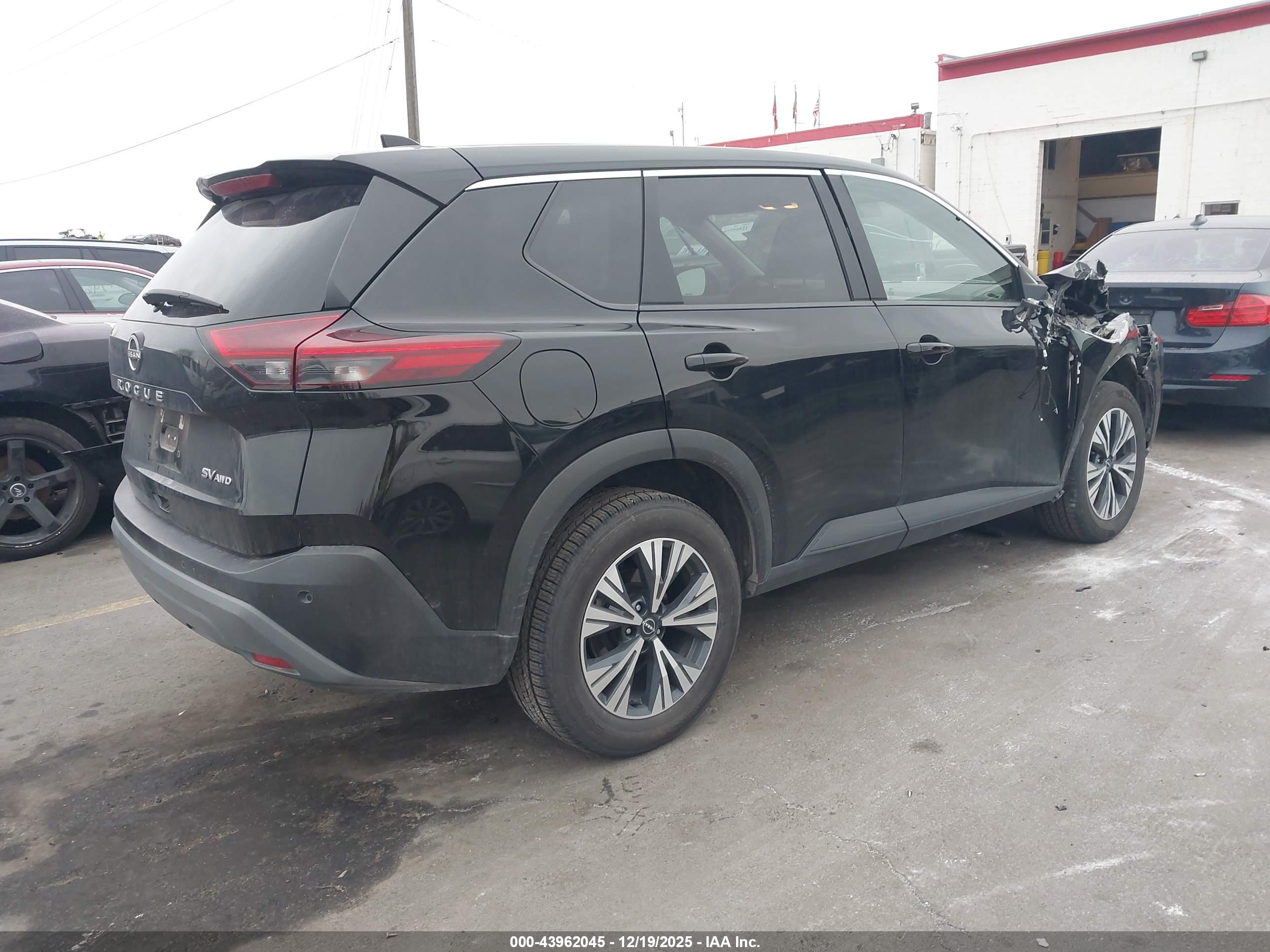 NISSAN ROGUE image 4