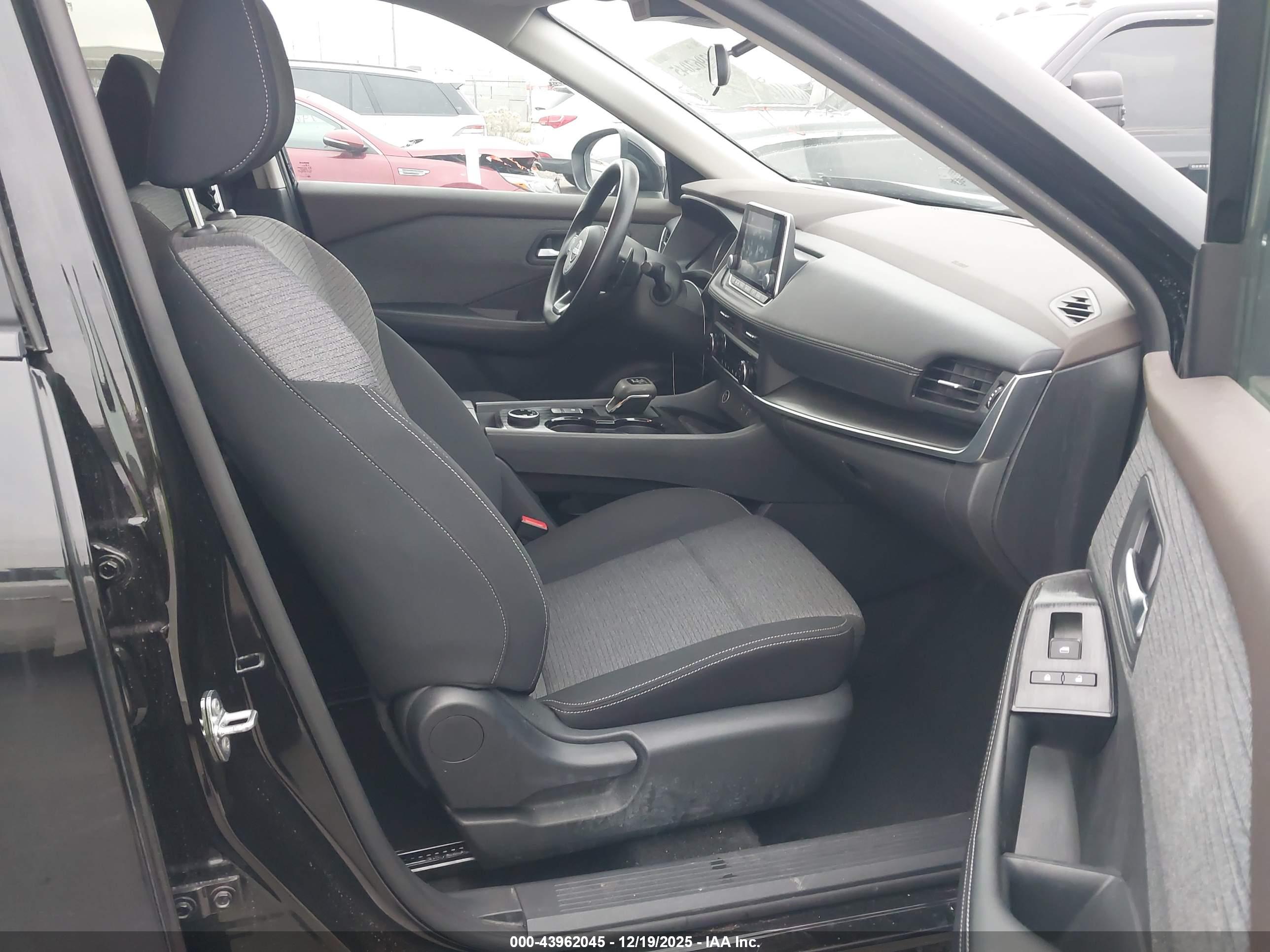 NISSAN ROGUE image 5
