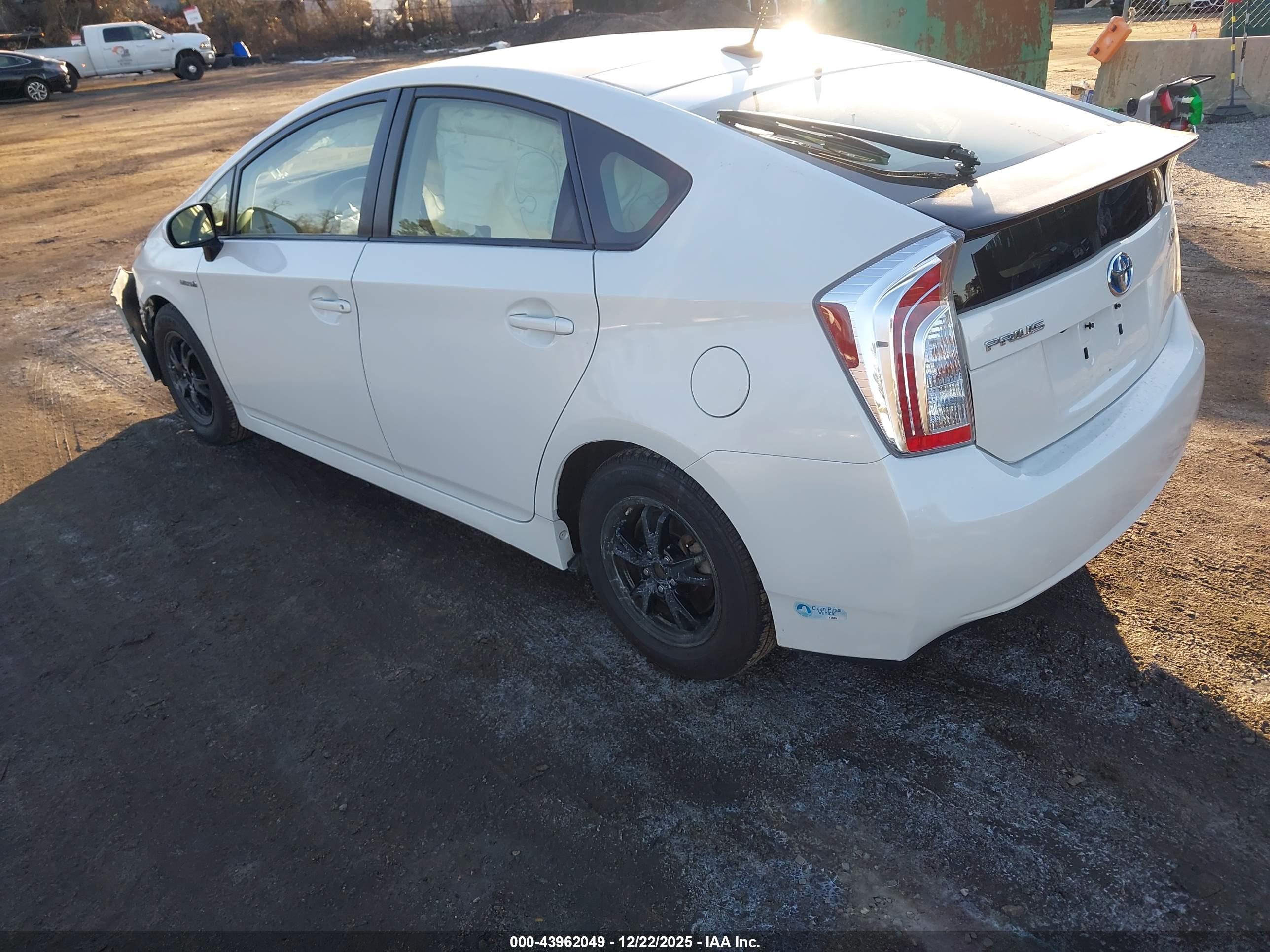 TOYOTA PRIUS image 3