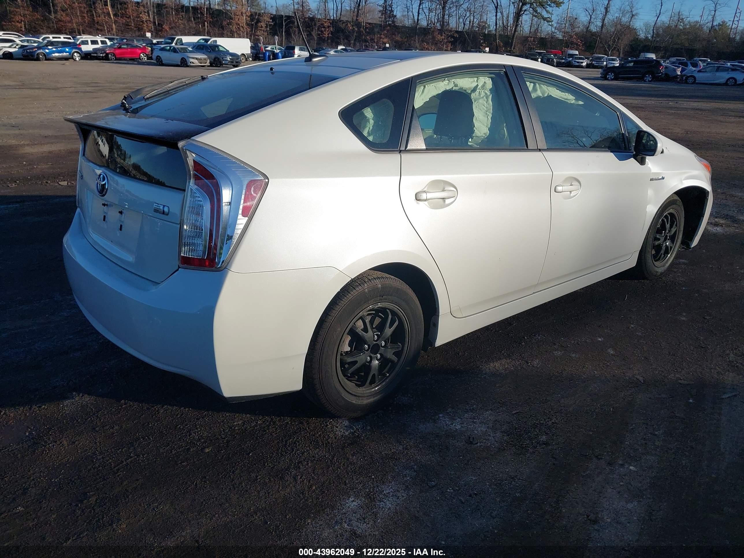 TOYOTA PRIUS image 4