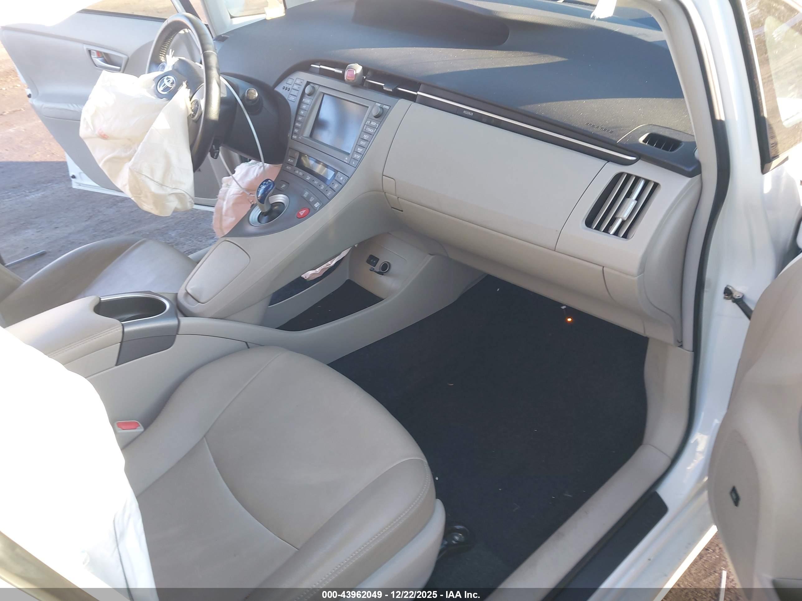 TOYOTA PRIUS image 5