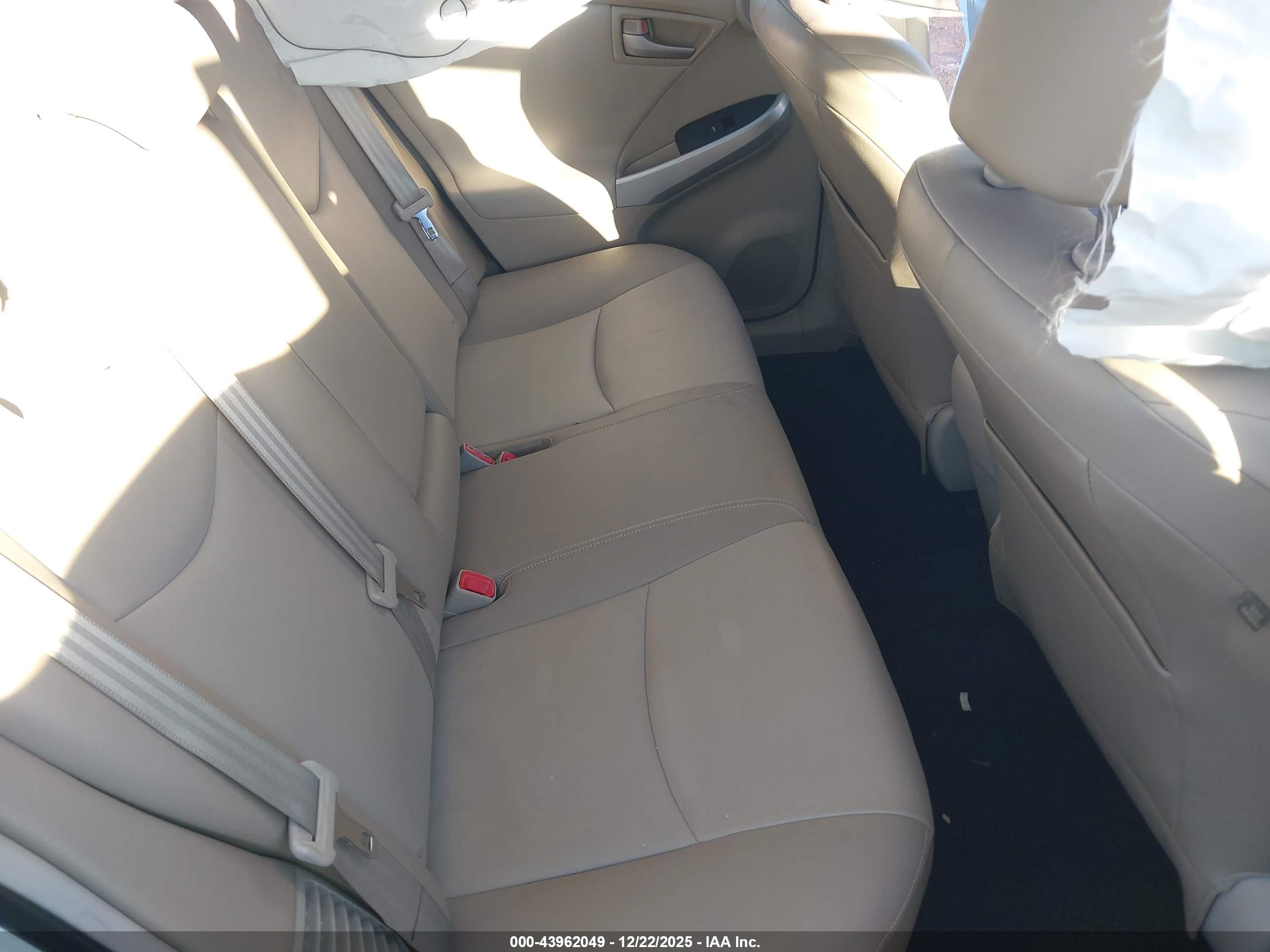 TOYOTA PRIUS image 8