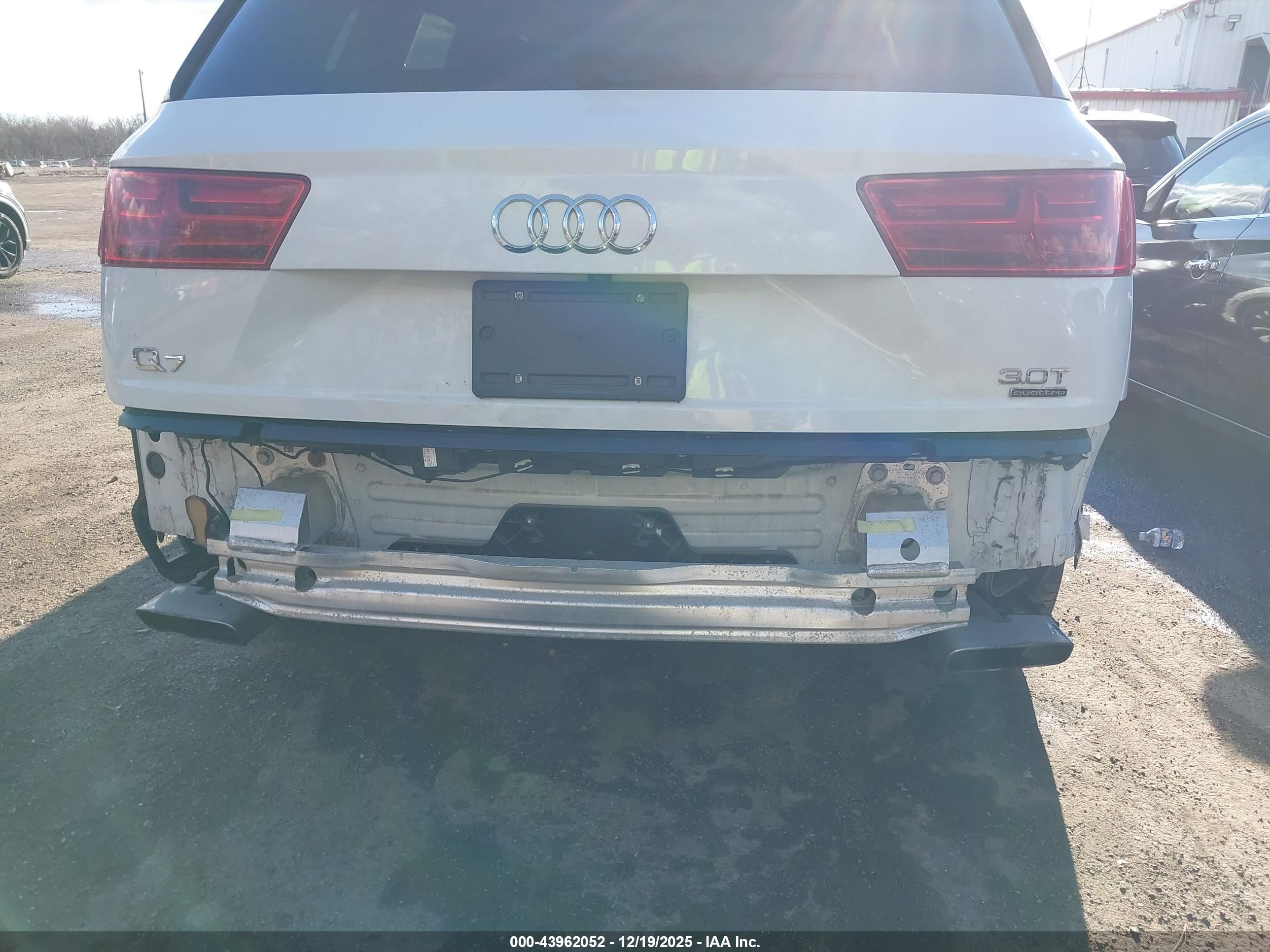 AUDI Q7 image 6