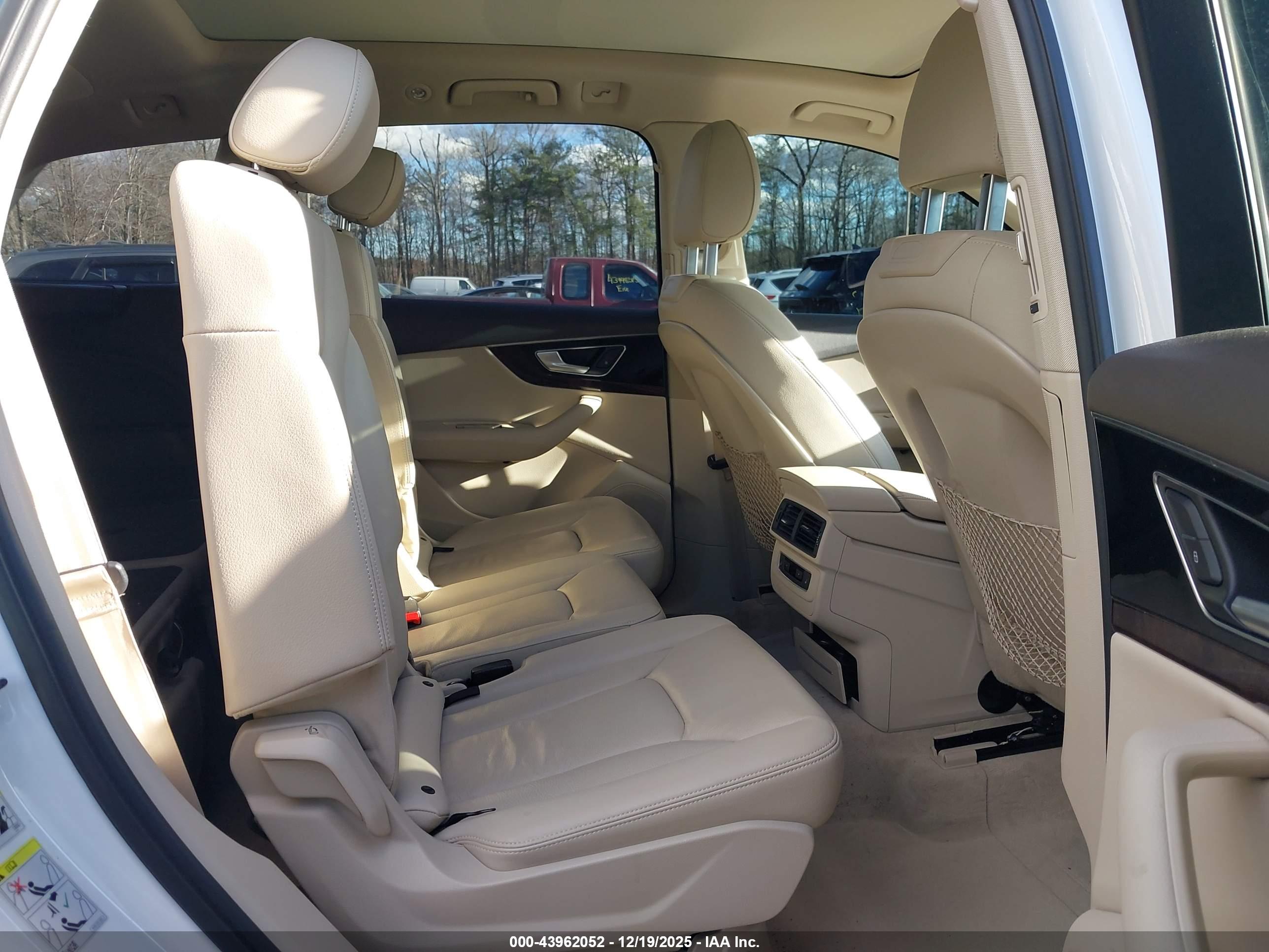 AUDI Q7 image 8