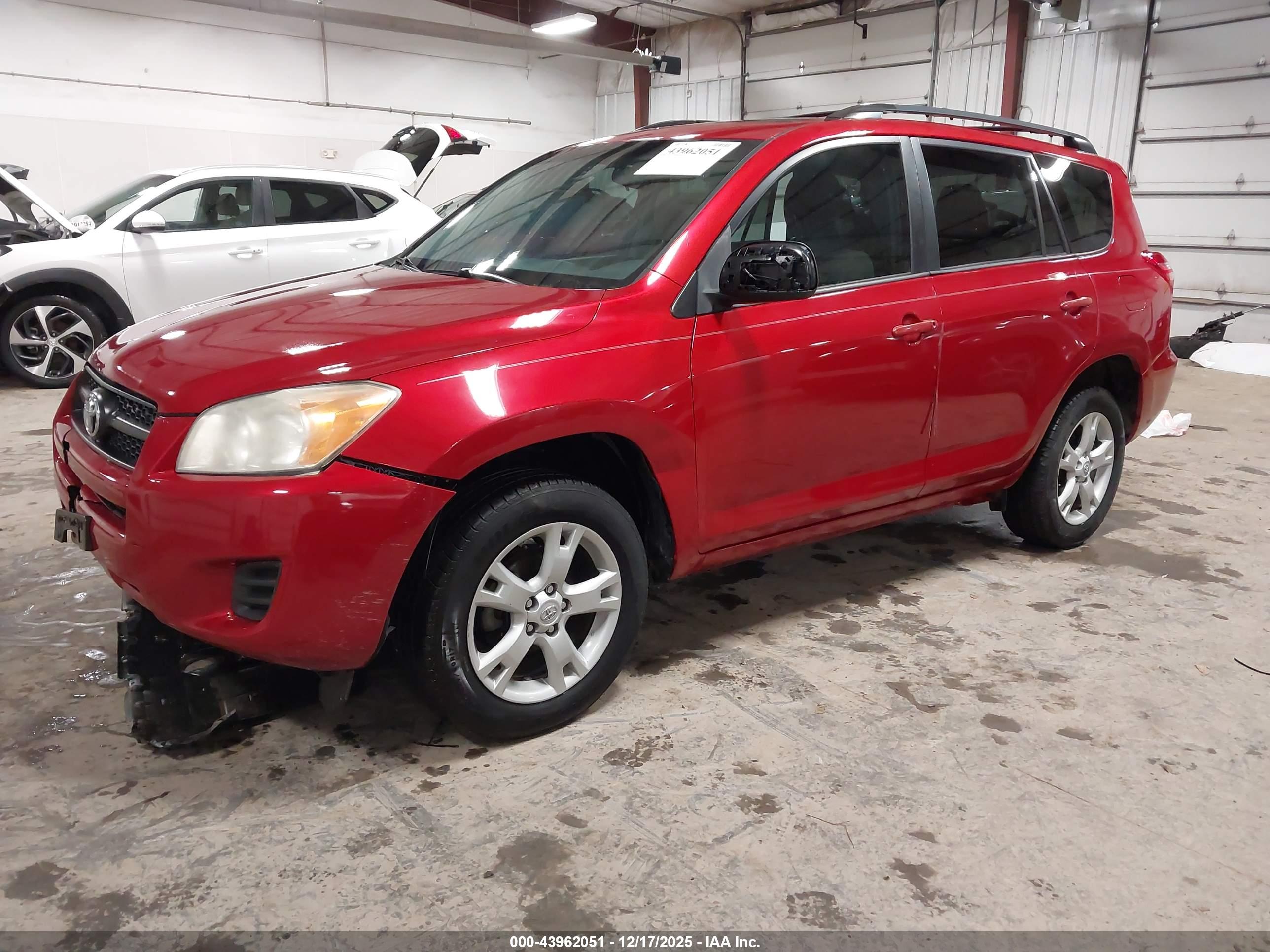 TOYOTA RAV4 image 2
