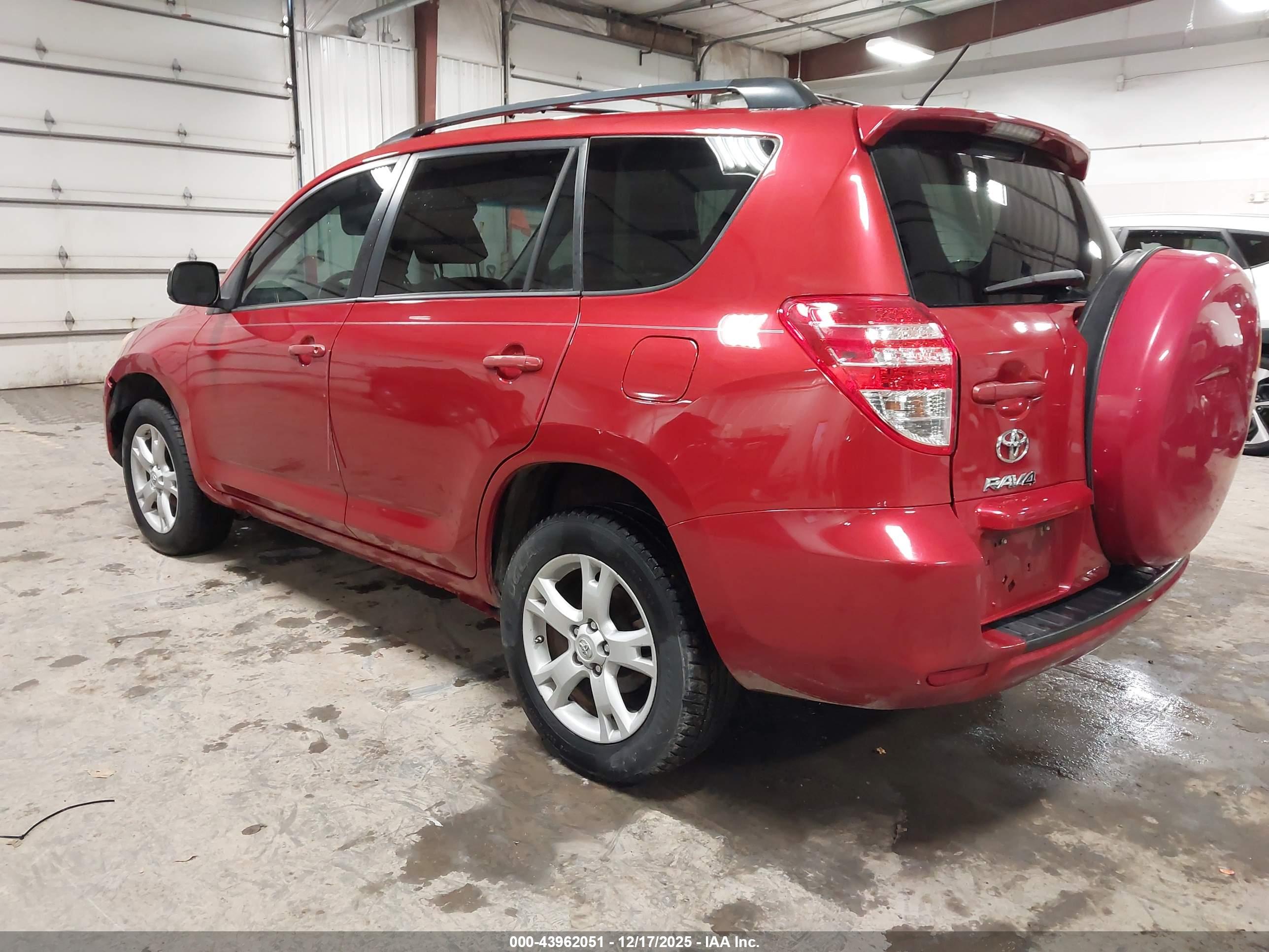 TOYOTA RAV4 image 3