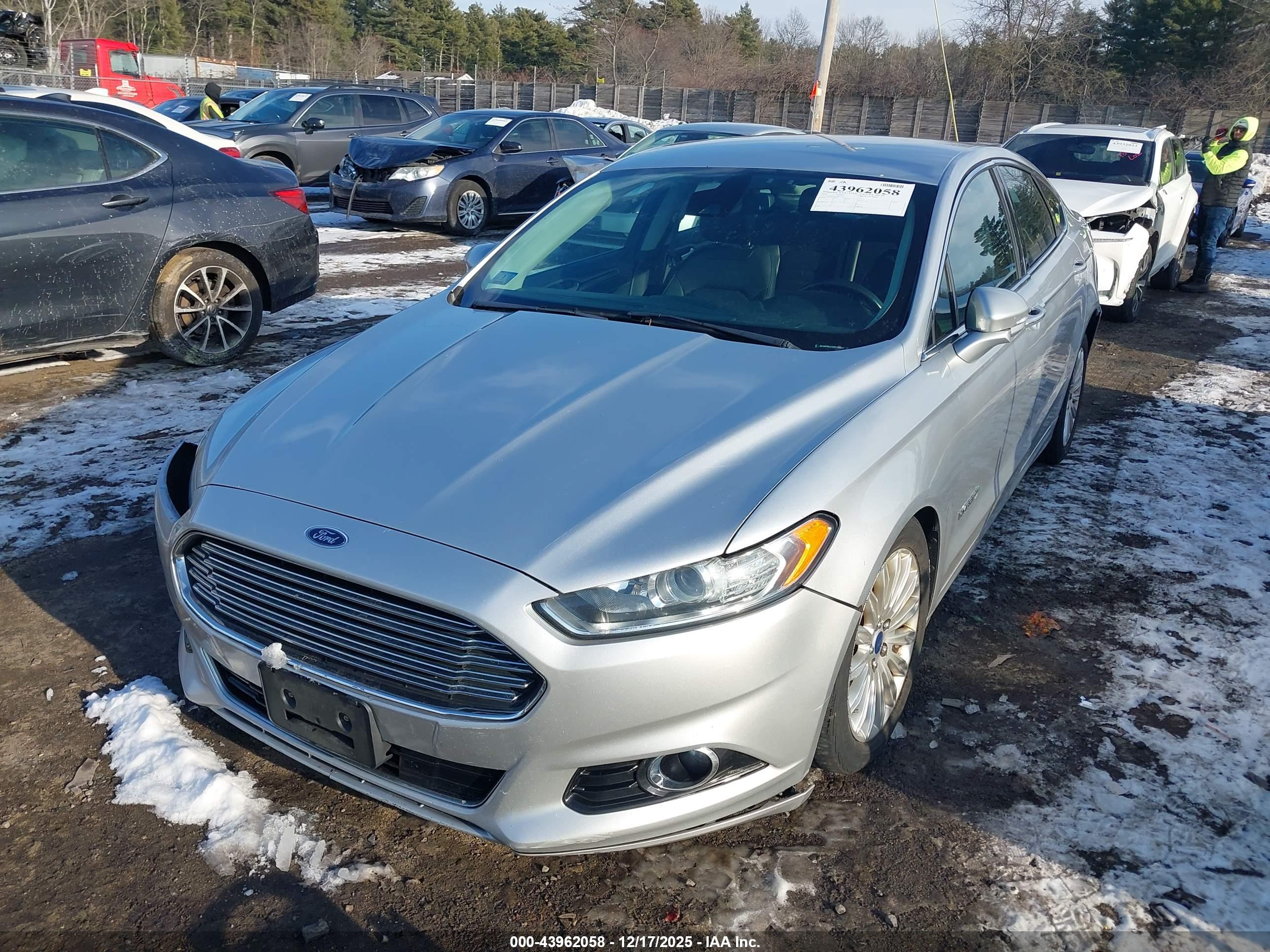 FORD FUSION image 2