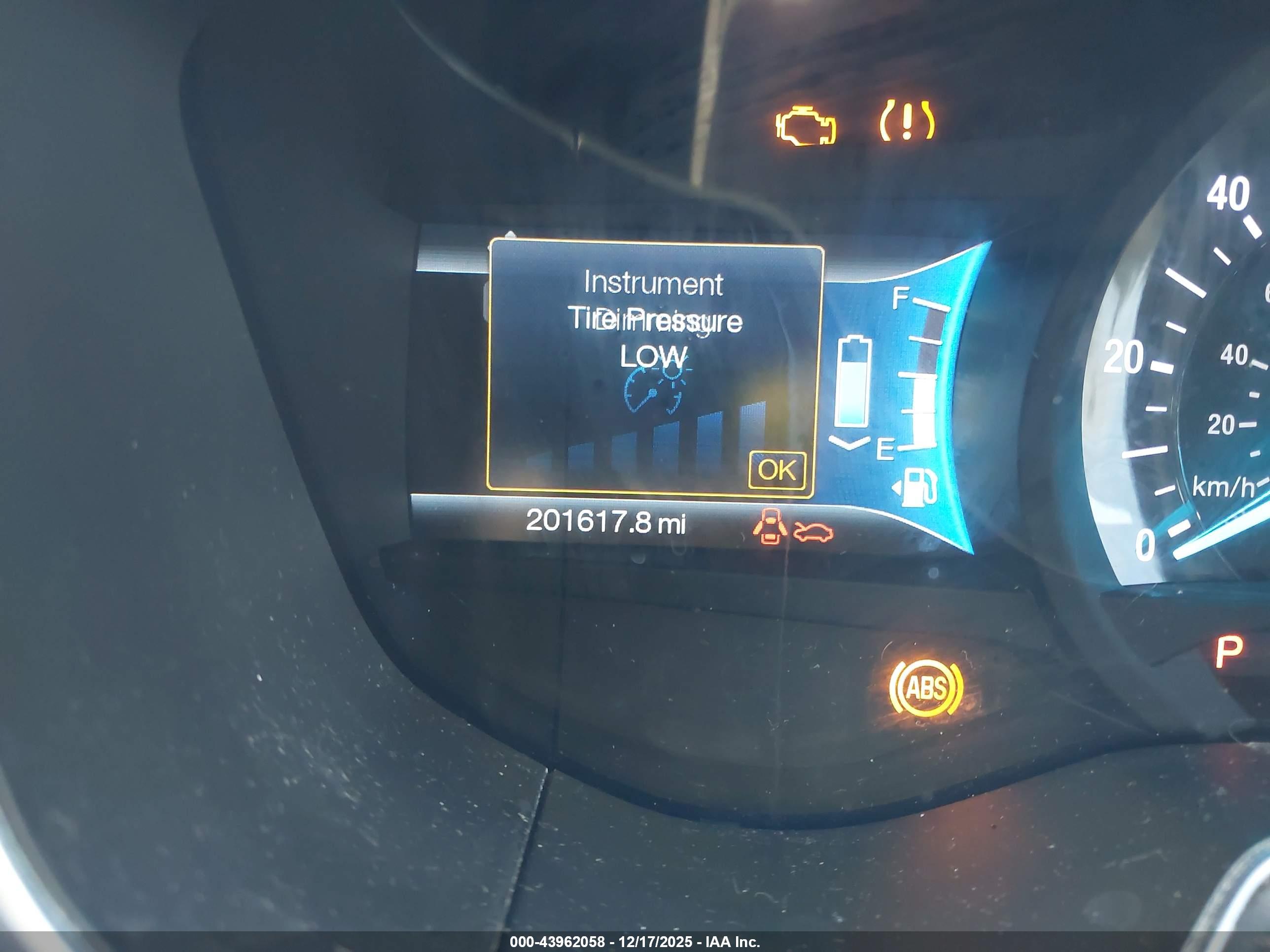 FORD FUSION image 7