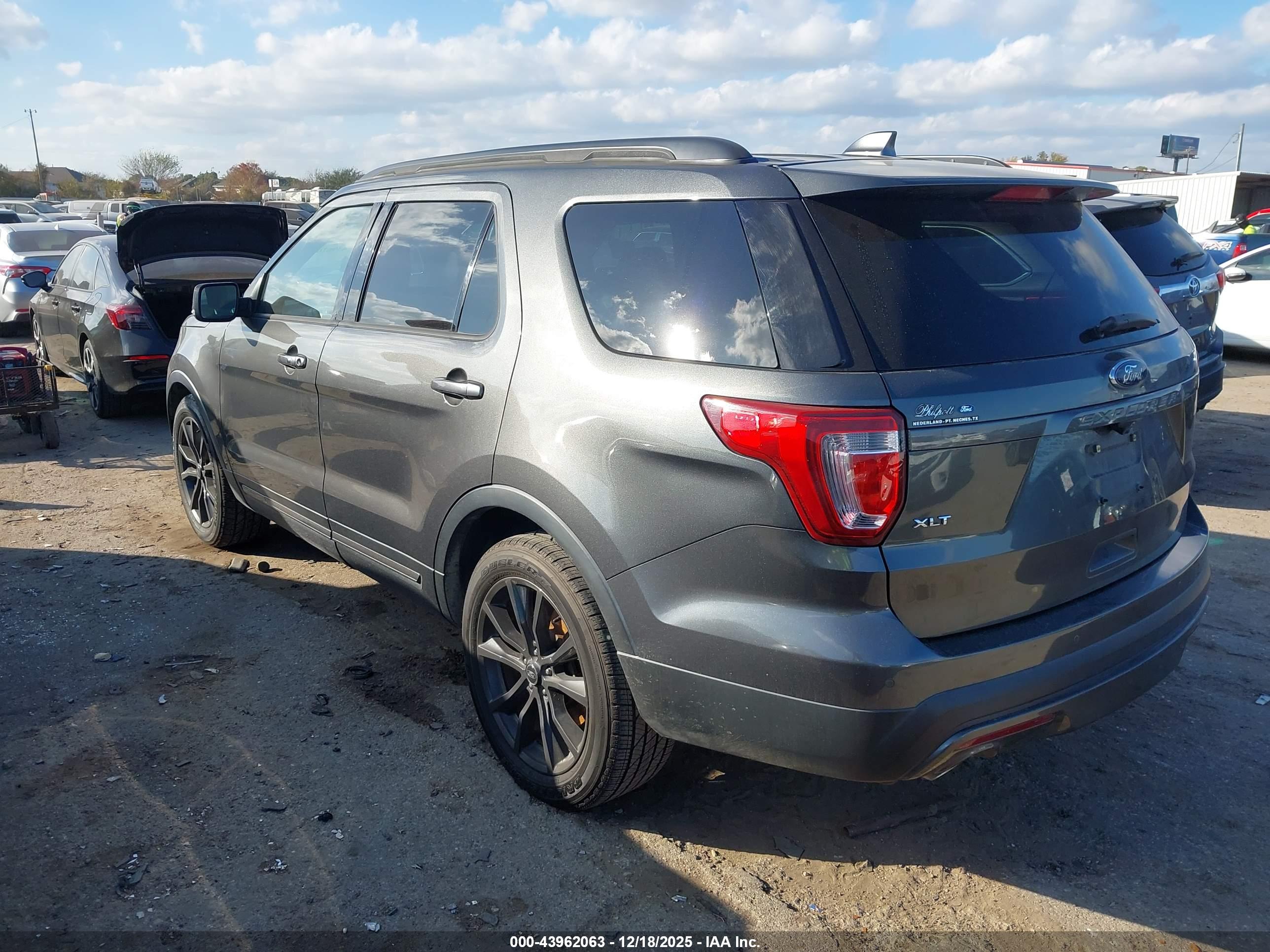 FORD EXPLORER image 3