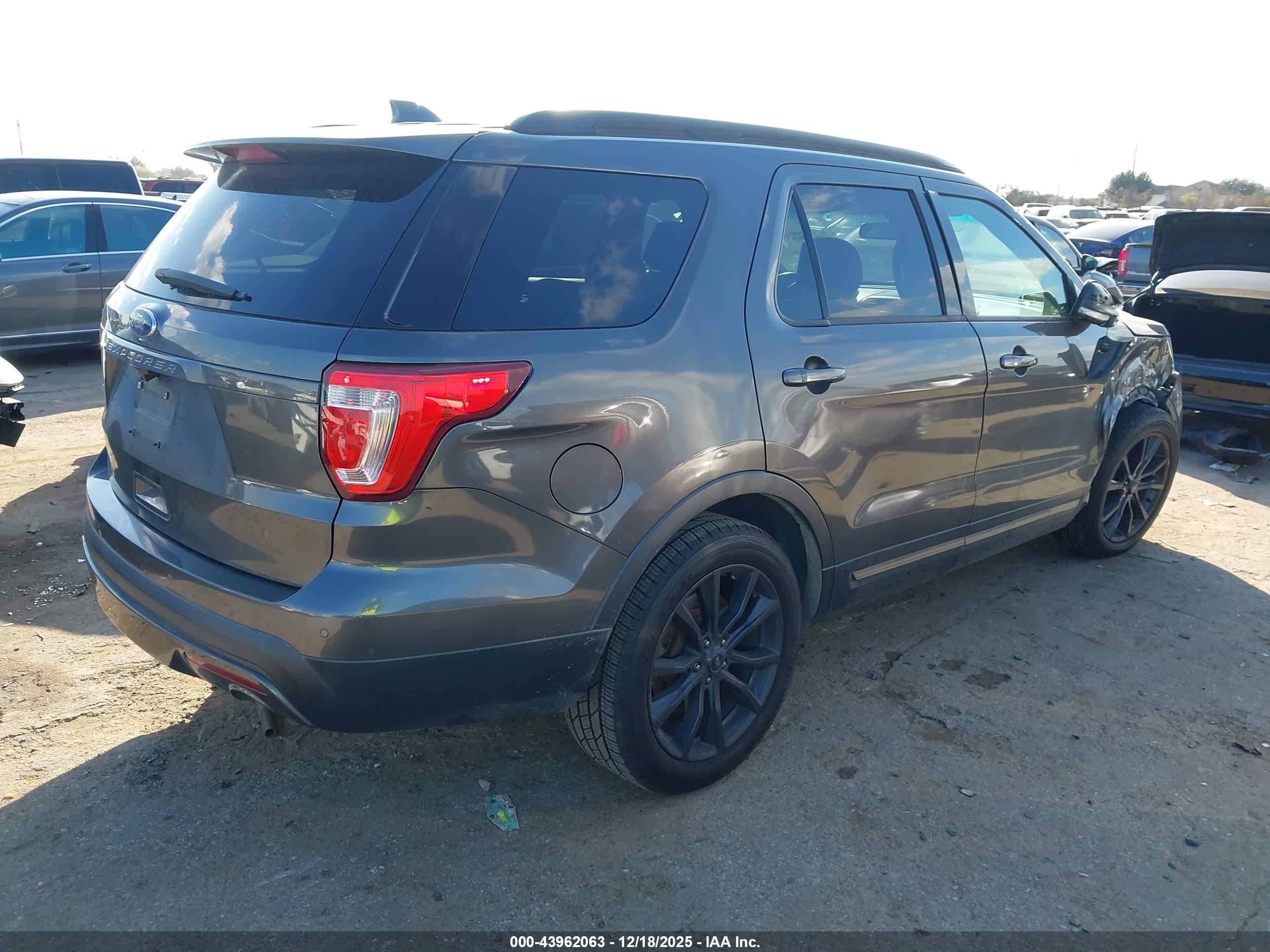 FORD EXPLORER image 4